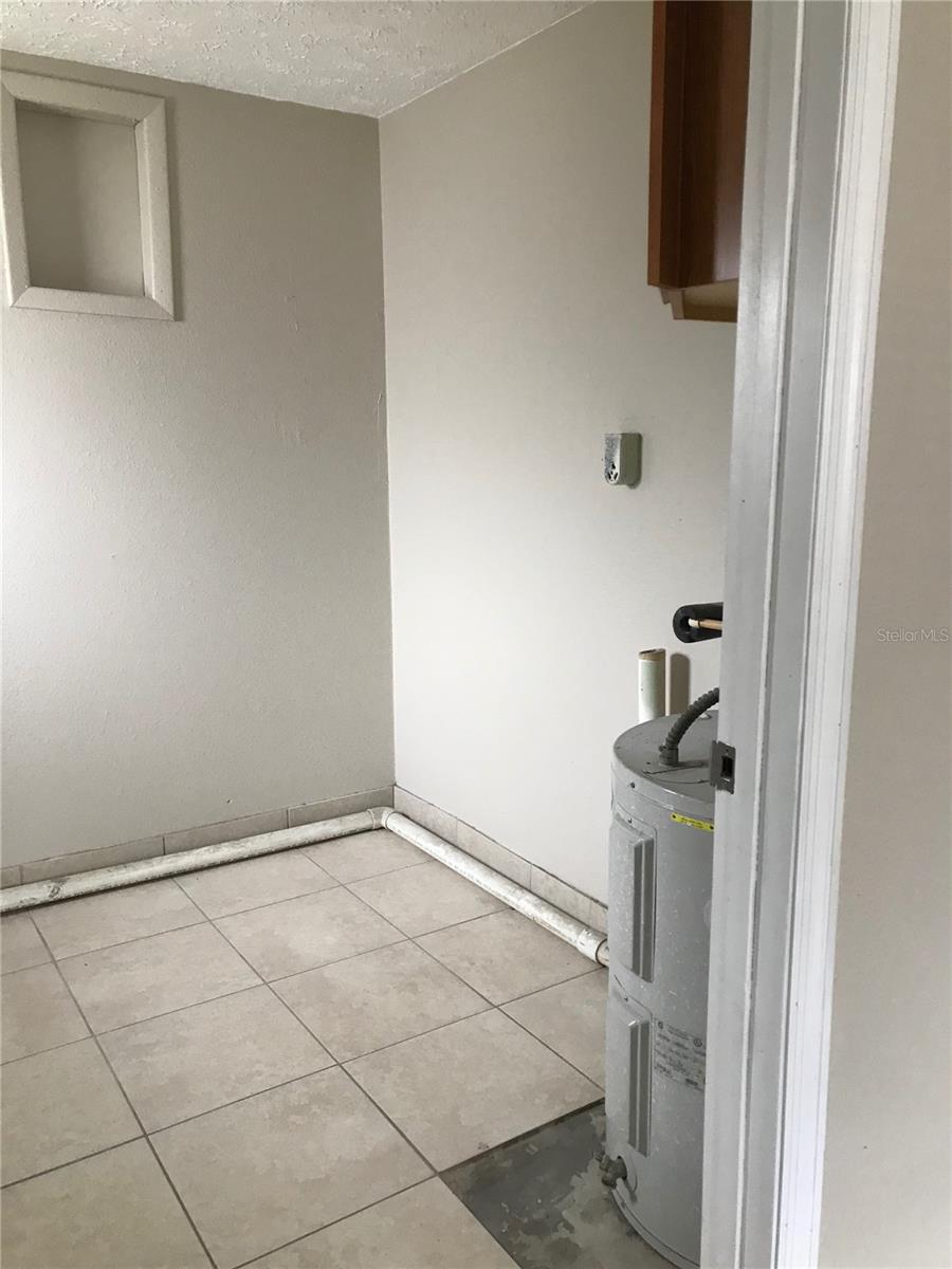 Listing photo id 10 for 4140 Las Vegas Drive