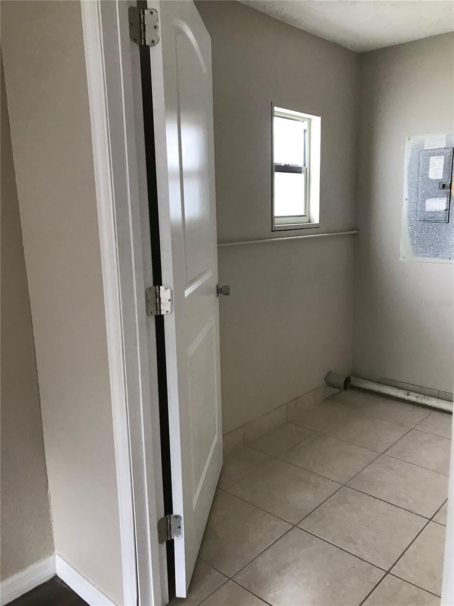 Listing photo id 12 for 4140 Las Vegas Drive