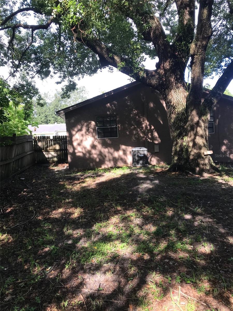 Listing photo id 39 for 4140 Las Vegas Drive