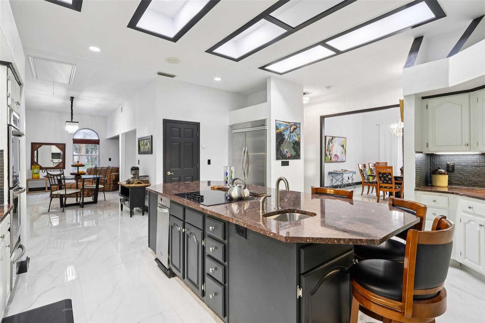 Image 13 of 68 For 16400 Lakeshore Drive