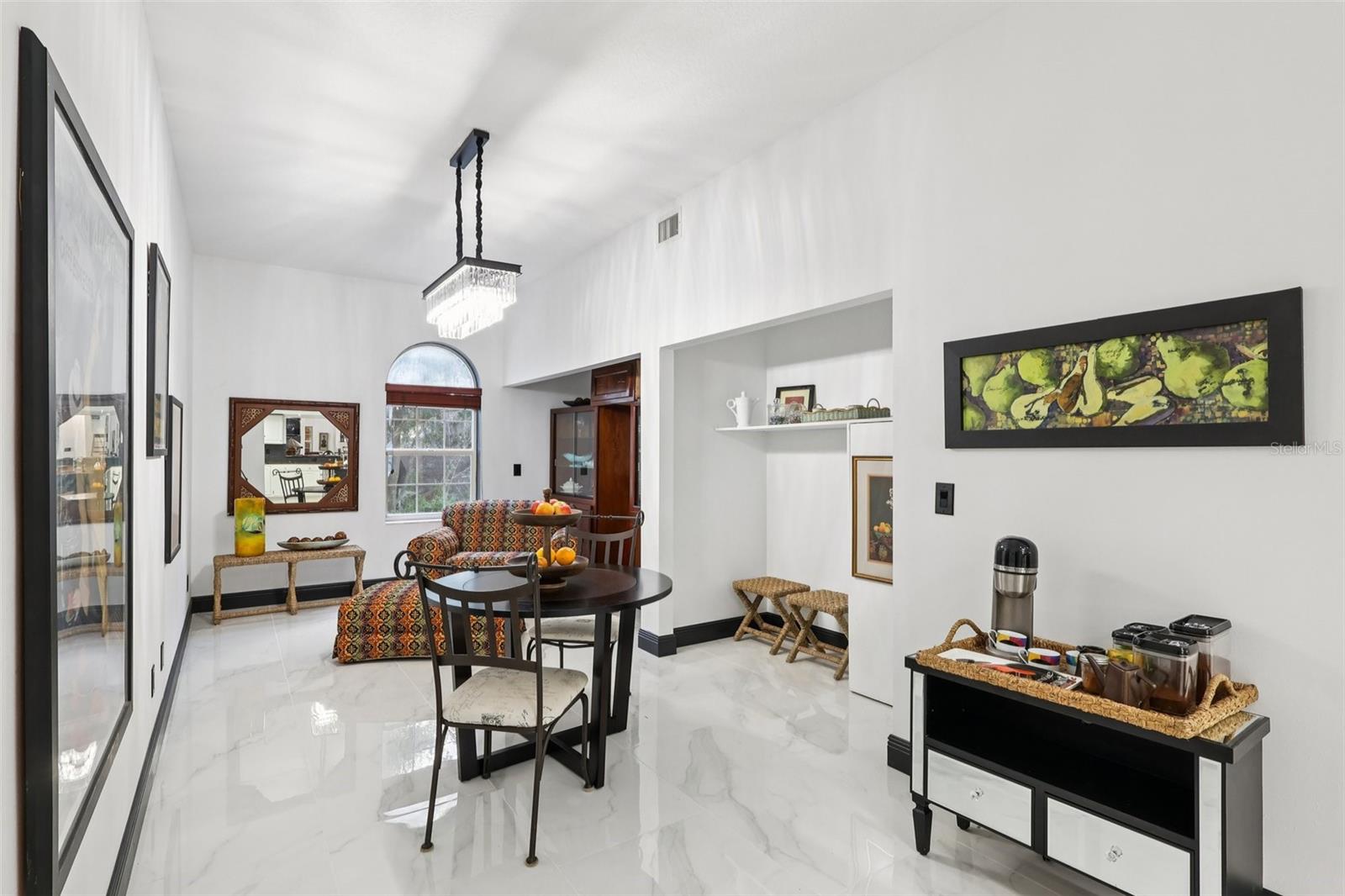 Image 22 of 68 For 16400 Lakeshore Drive