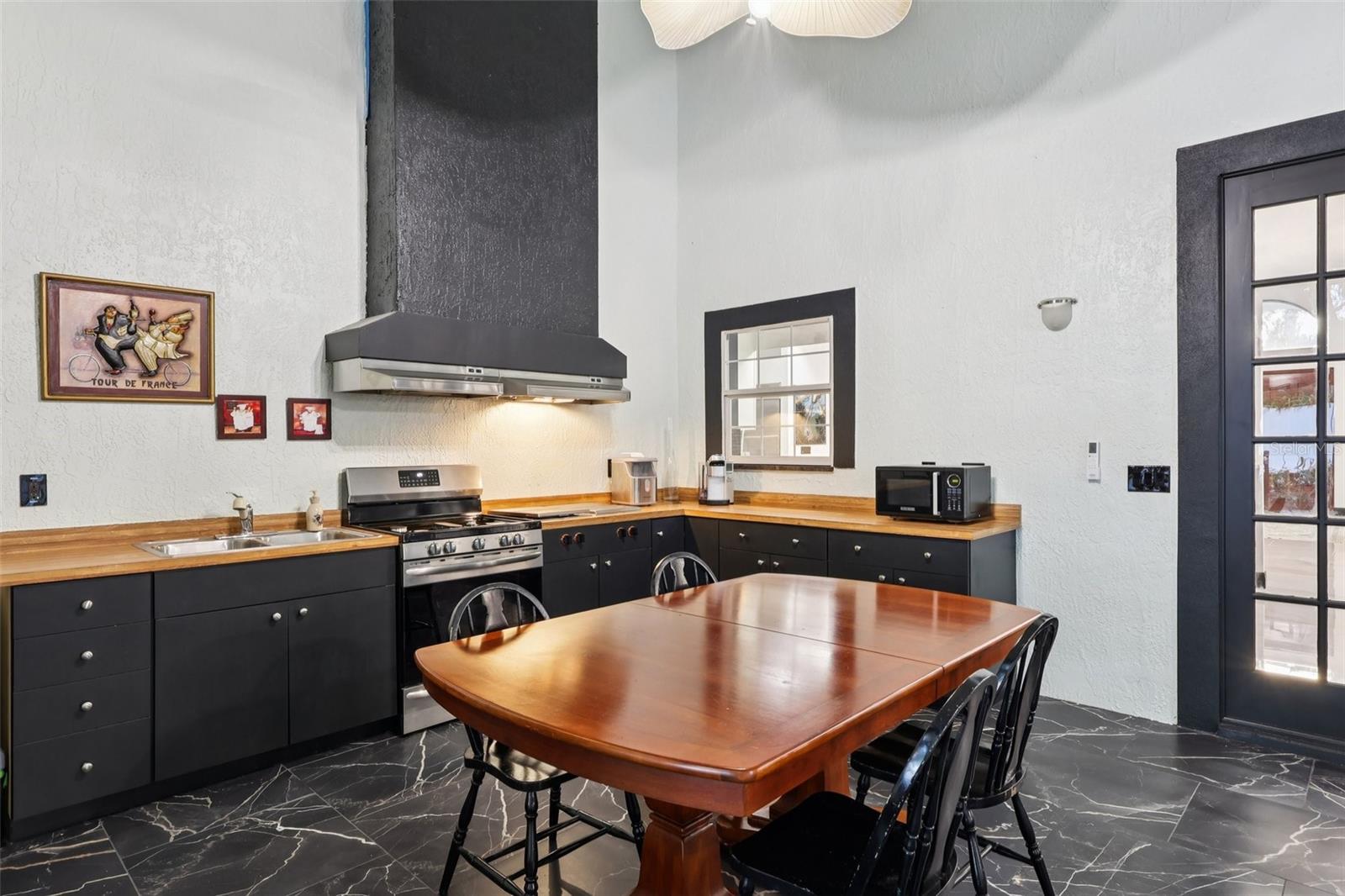 Image 26 of 68 For 16400 Lakeshore Drive