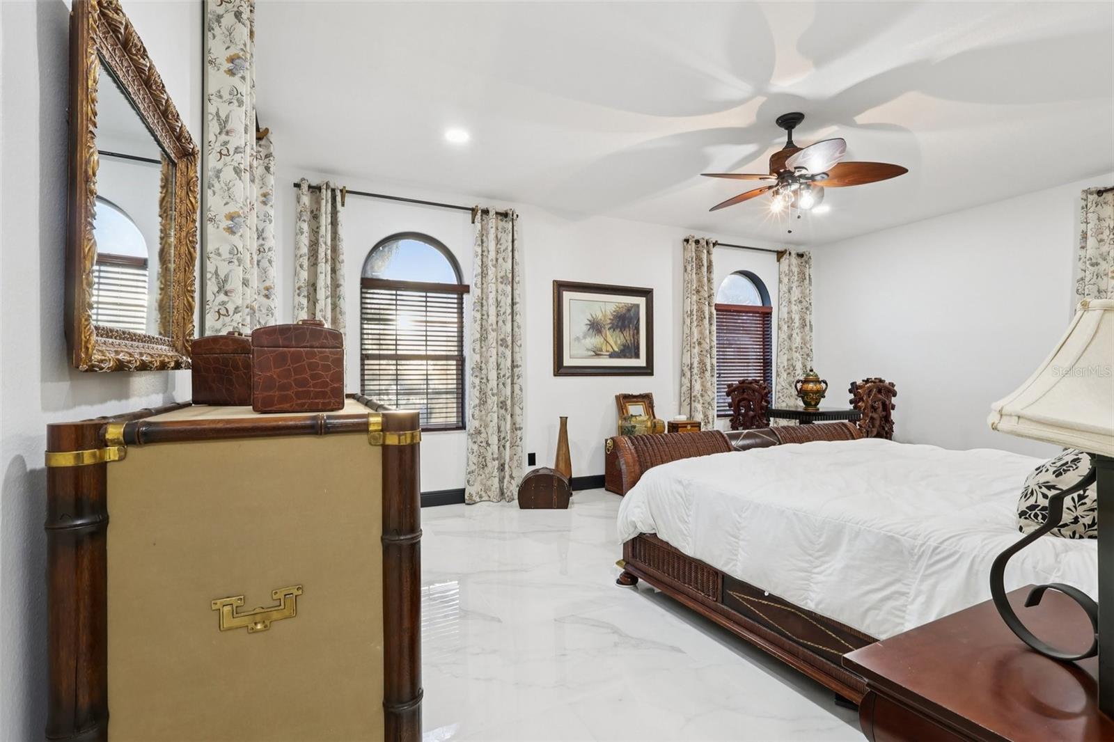 Image 29 of 68 For 16400 Lakeshore Drive