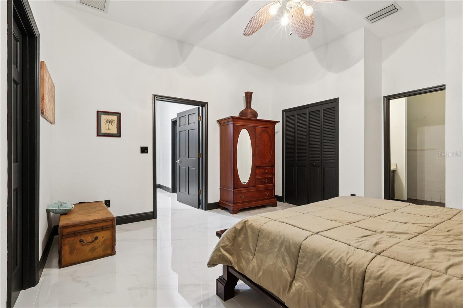 Image 36 of 68 For 16400 Lakeshore Drive