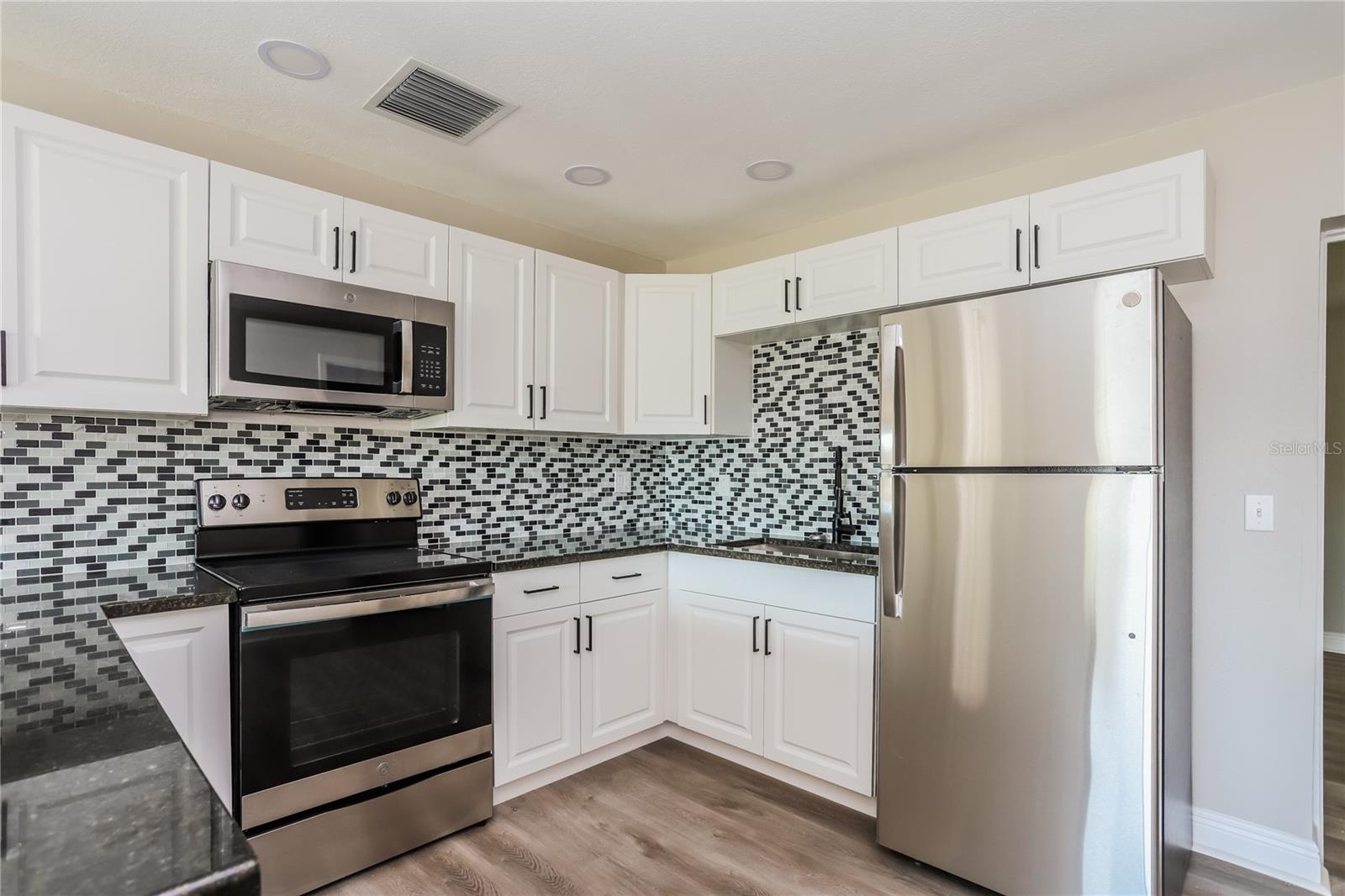 Image 4 of 16 For 3750 Mendocino Street