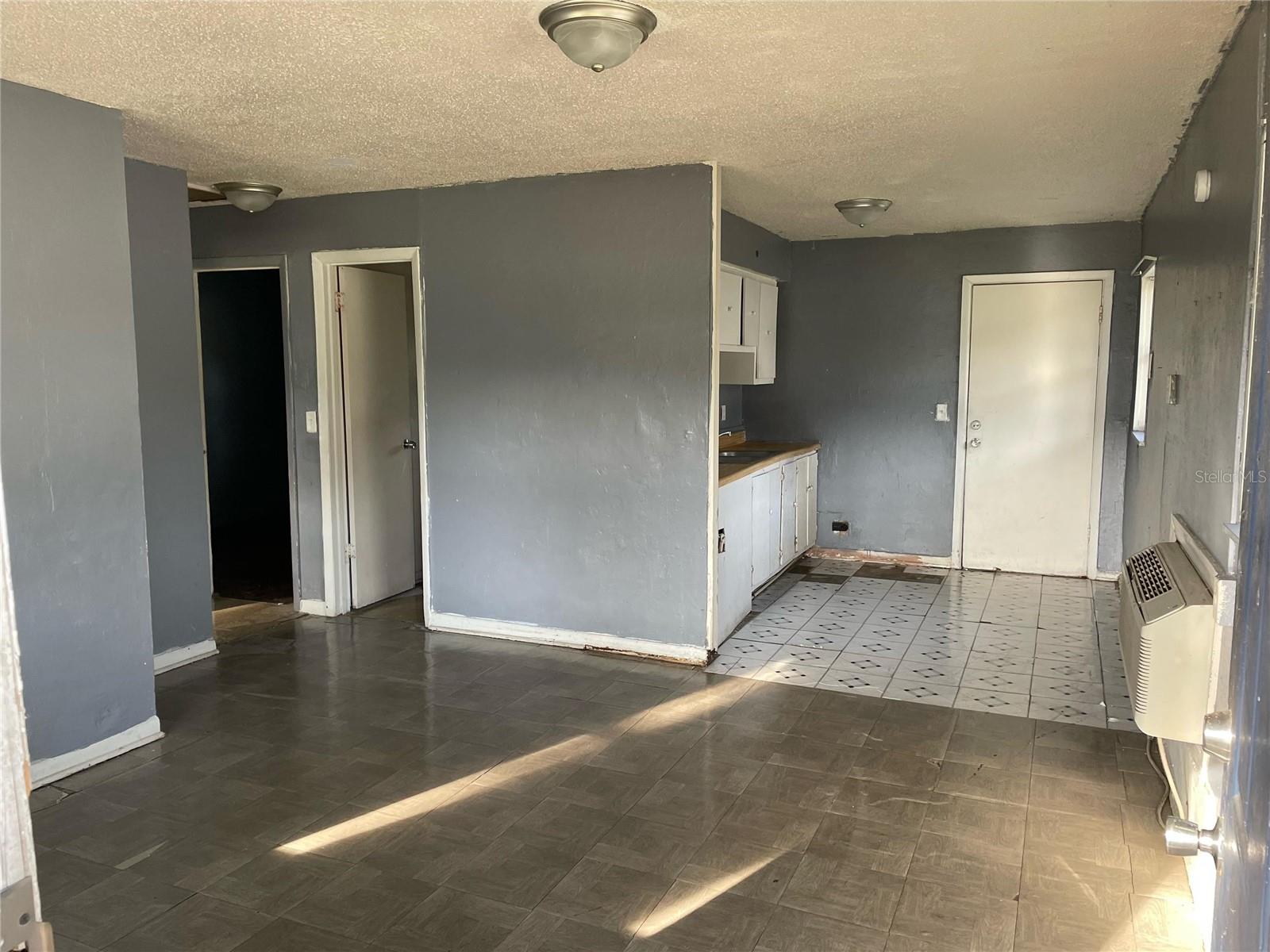 Image 4 of 5 For 401 Kilgore Street