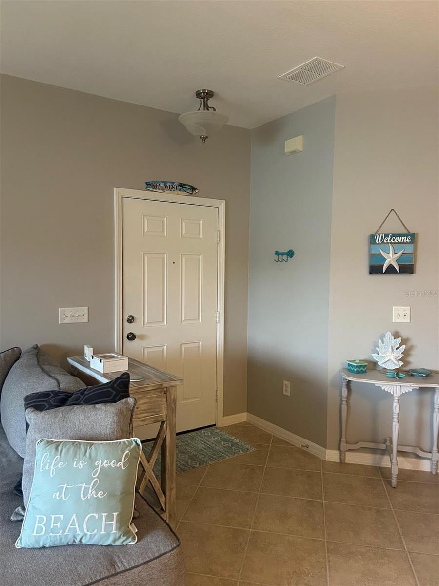 Image 6 of 27 For 3672 Parkridge Circle 27-106