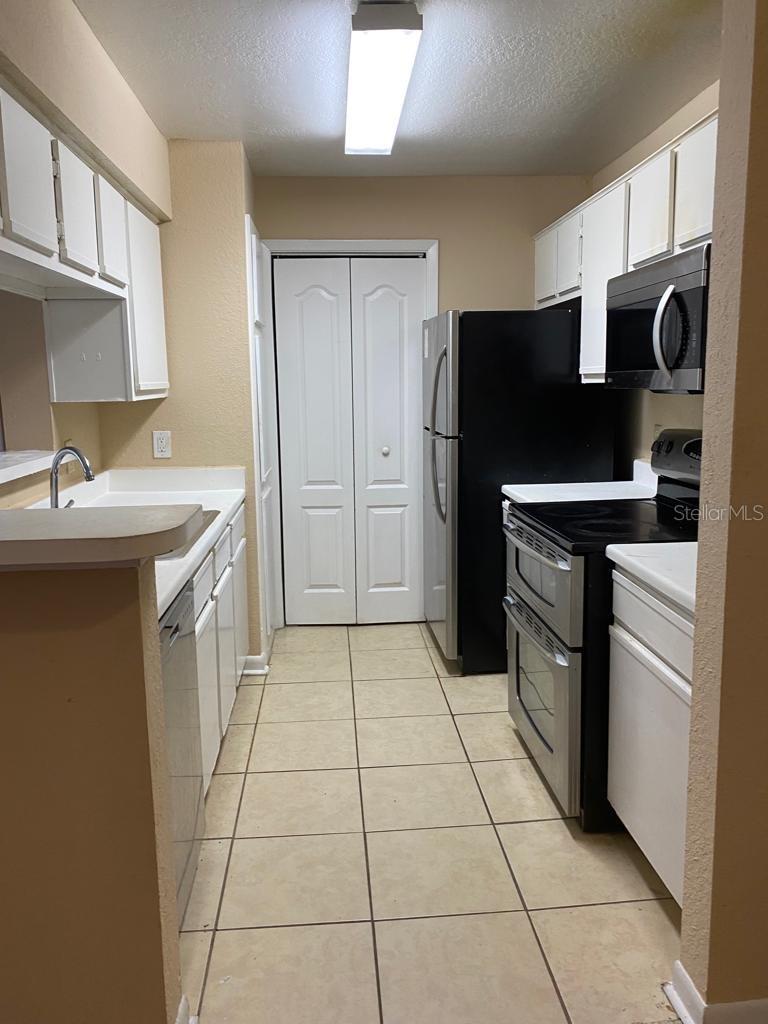 Image 3 of 10 For 4301 Lizshire Lane 307