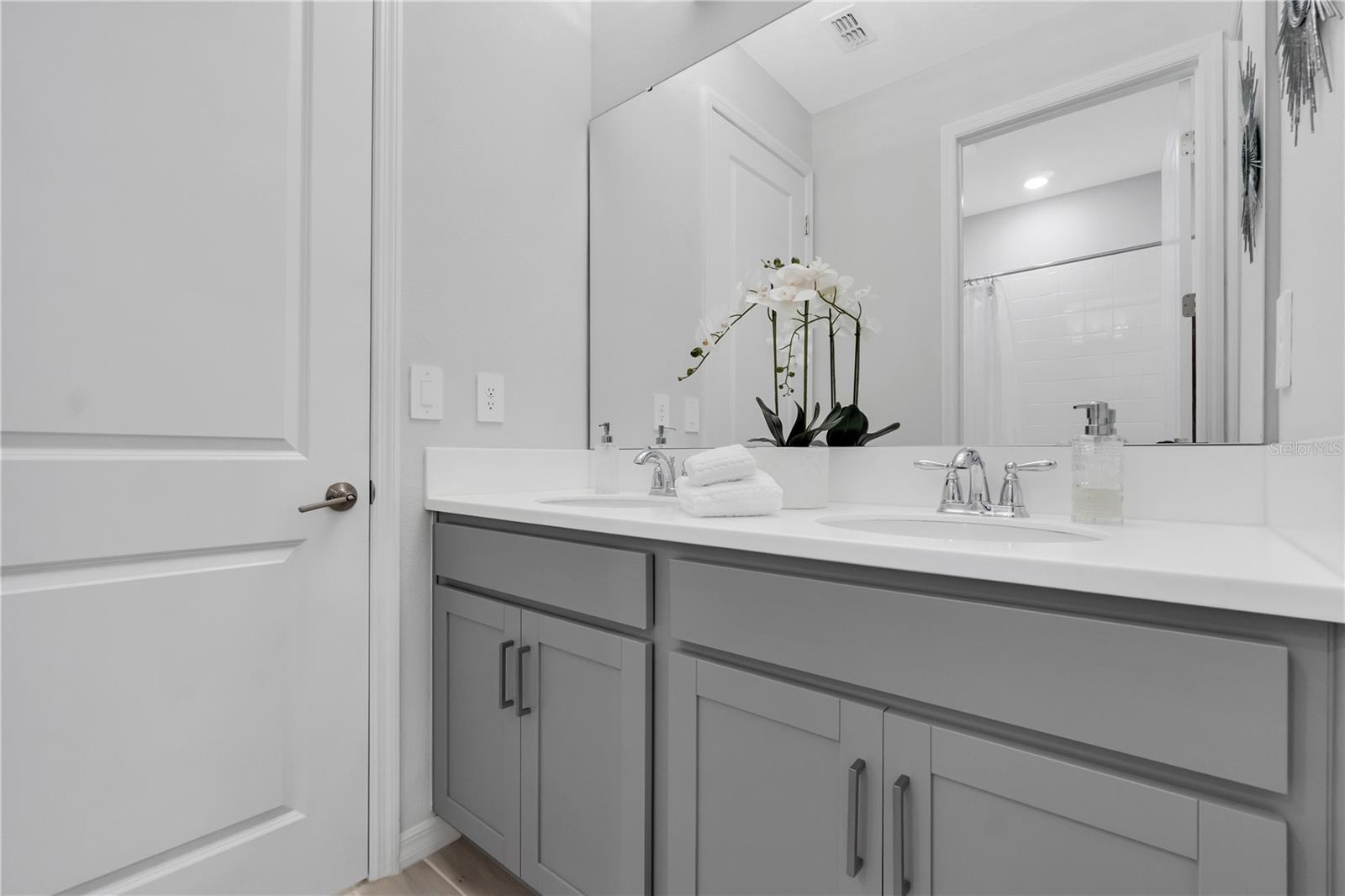 Image 20 of 44 For 2845 High Pointe Street