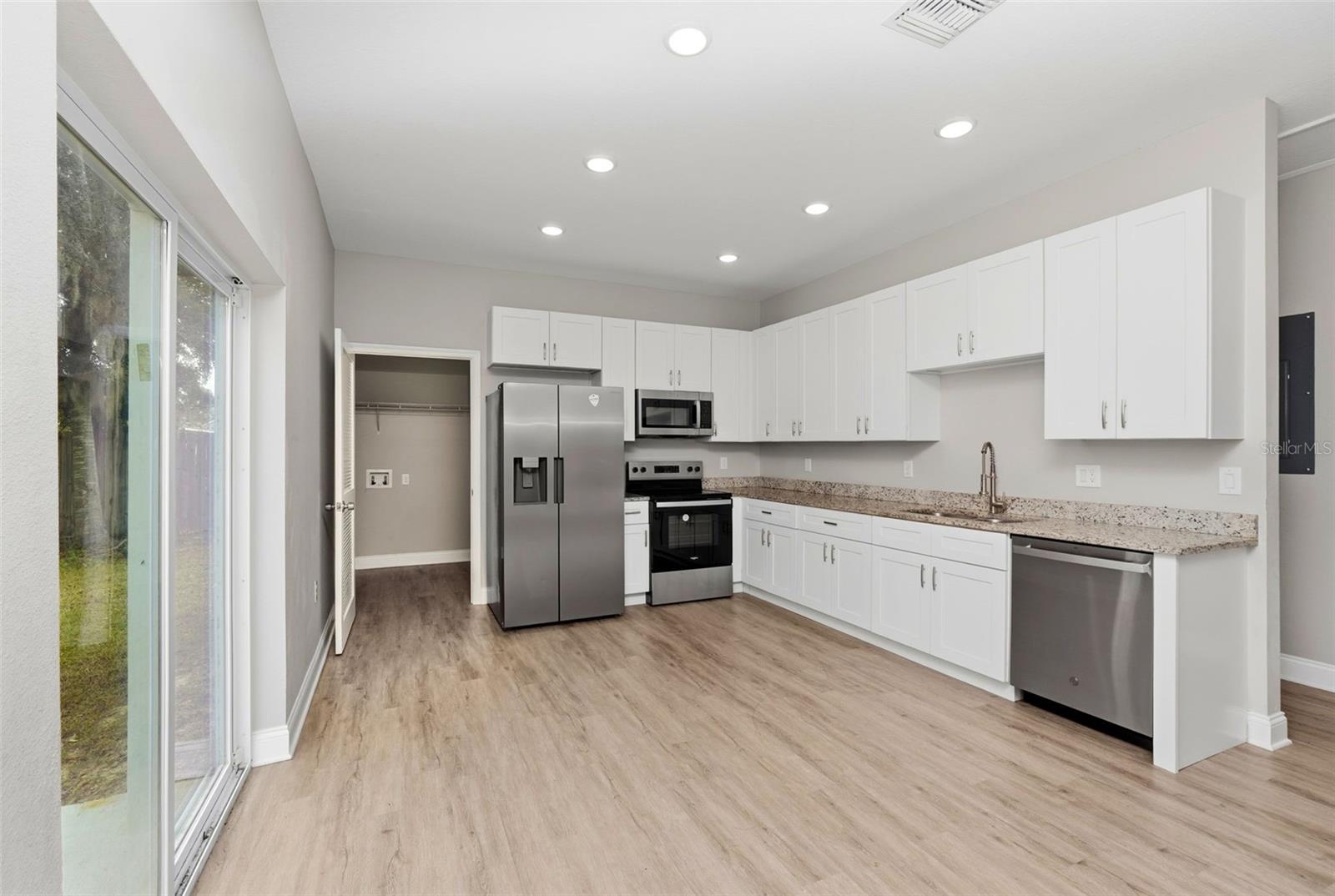 Image 10 of 24 For 314 Colonade Court B