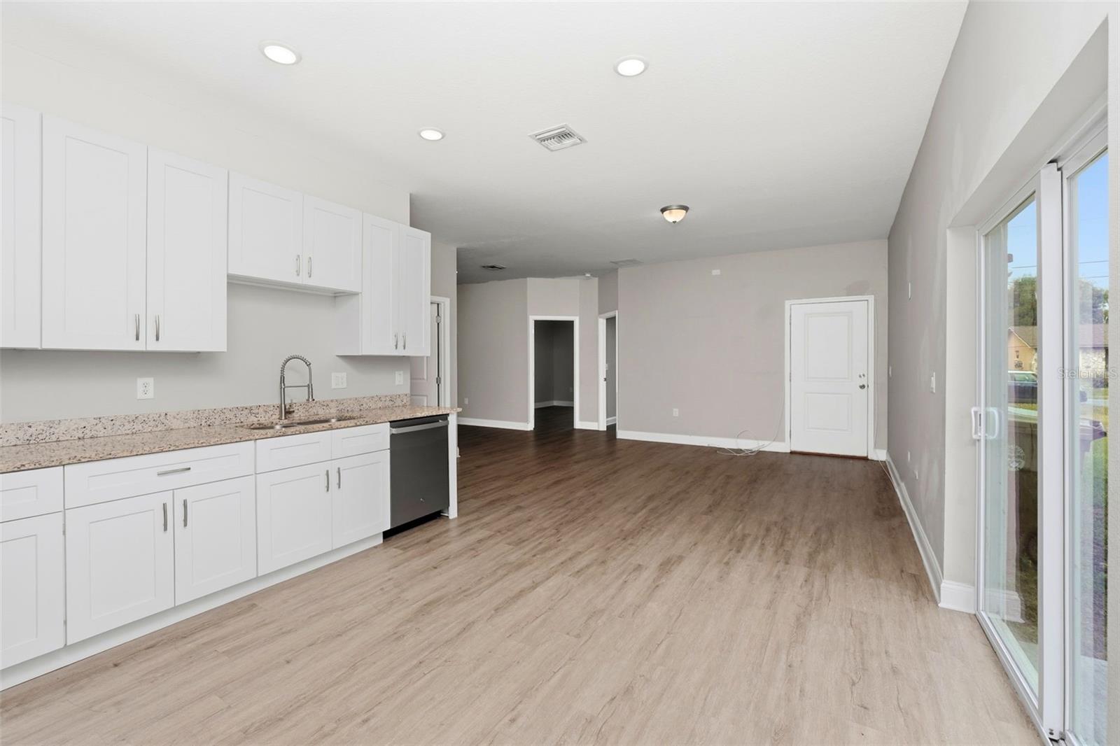 Image 11 of 24 For 314 Colonade Court B