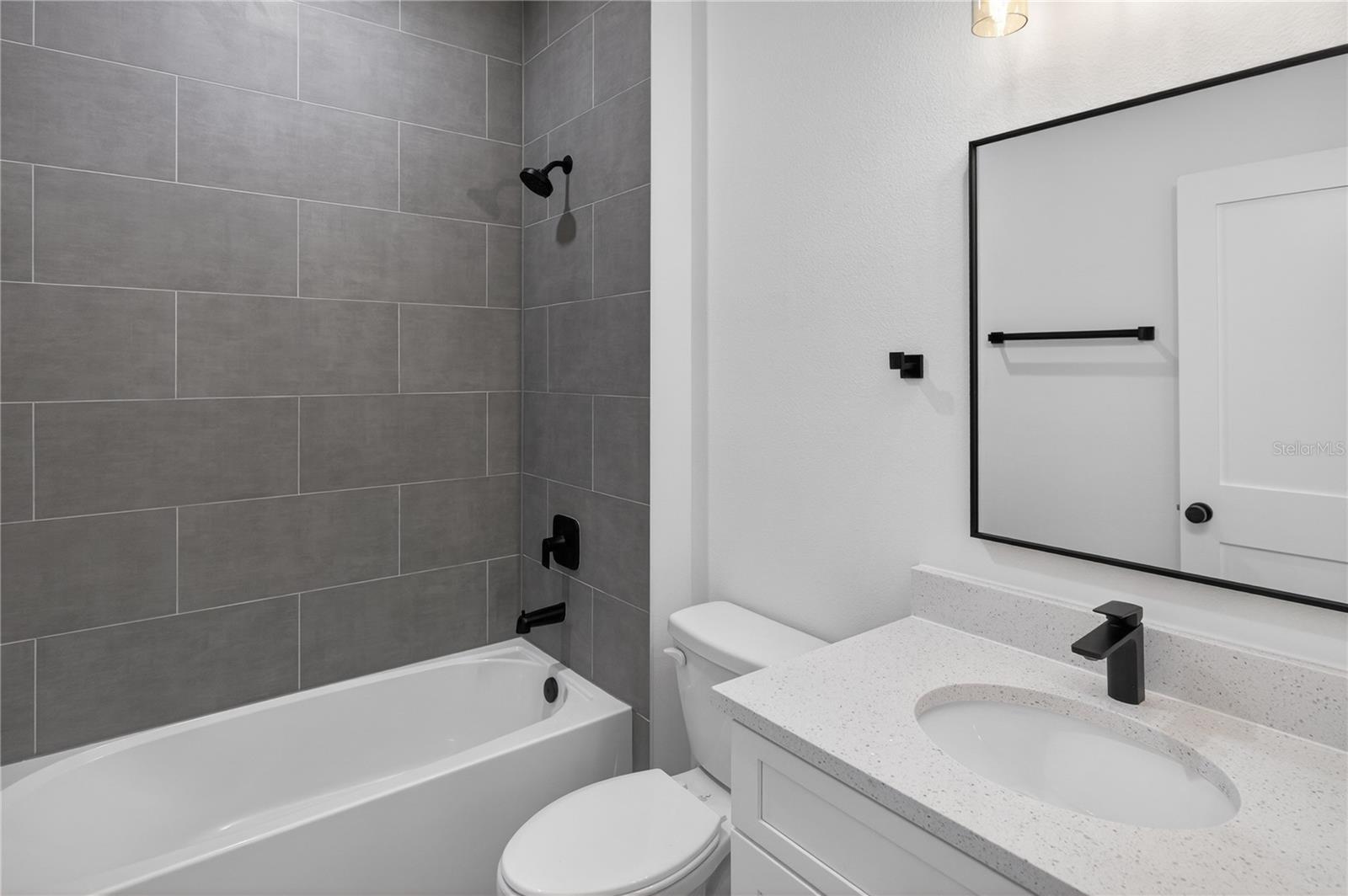 Listing photo id 10 for 3272 Fairbank Drive