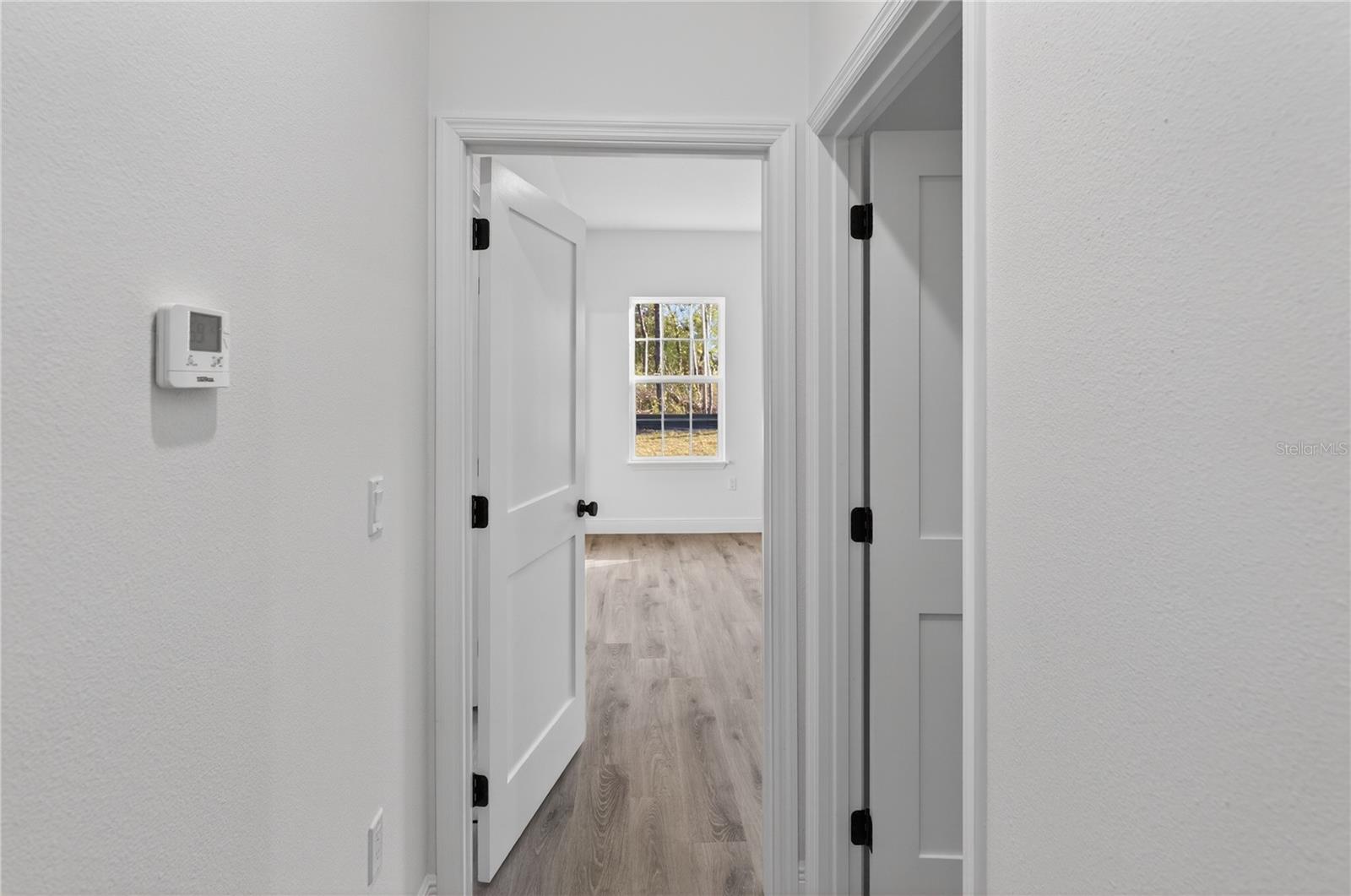 Listing photo id 14 for 3272 Fairbank Drive