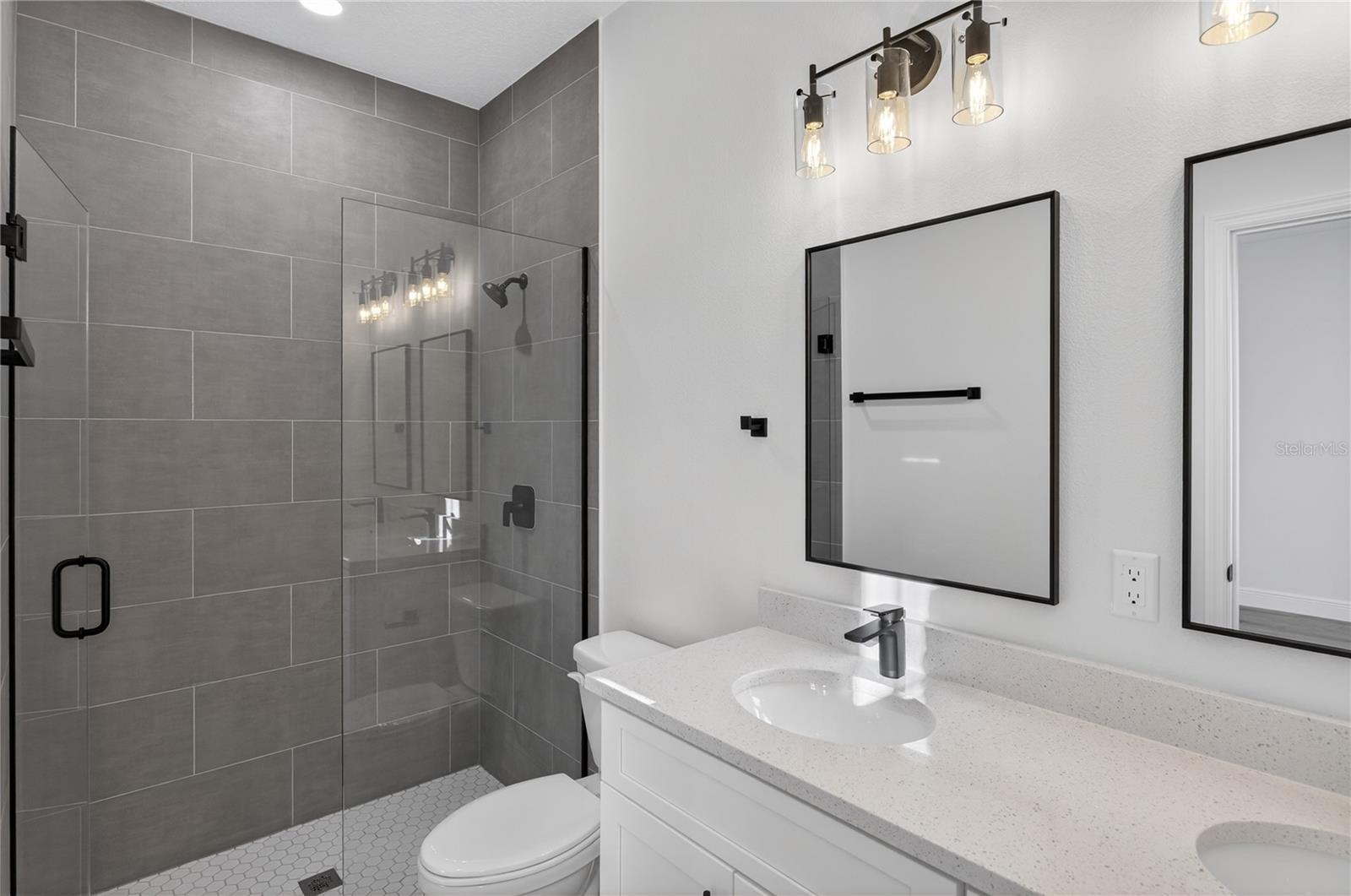 Listing photo id 18 for 3272 Fairbank Drive