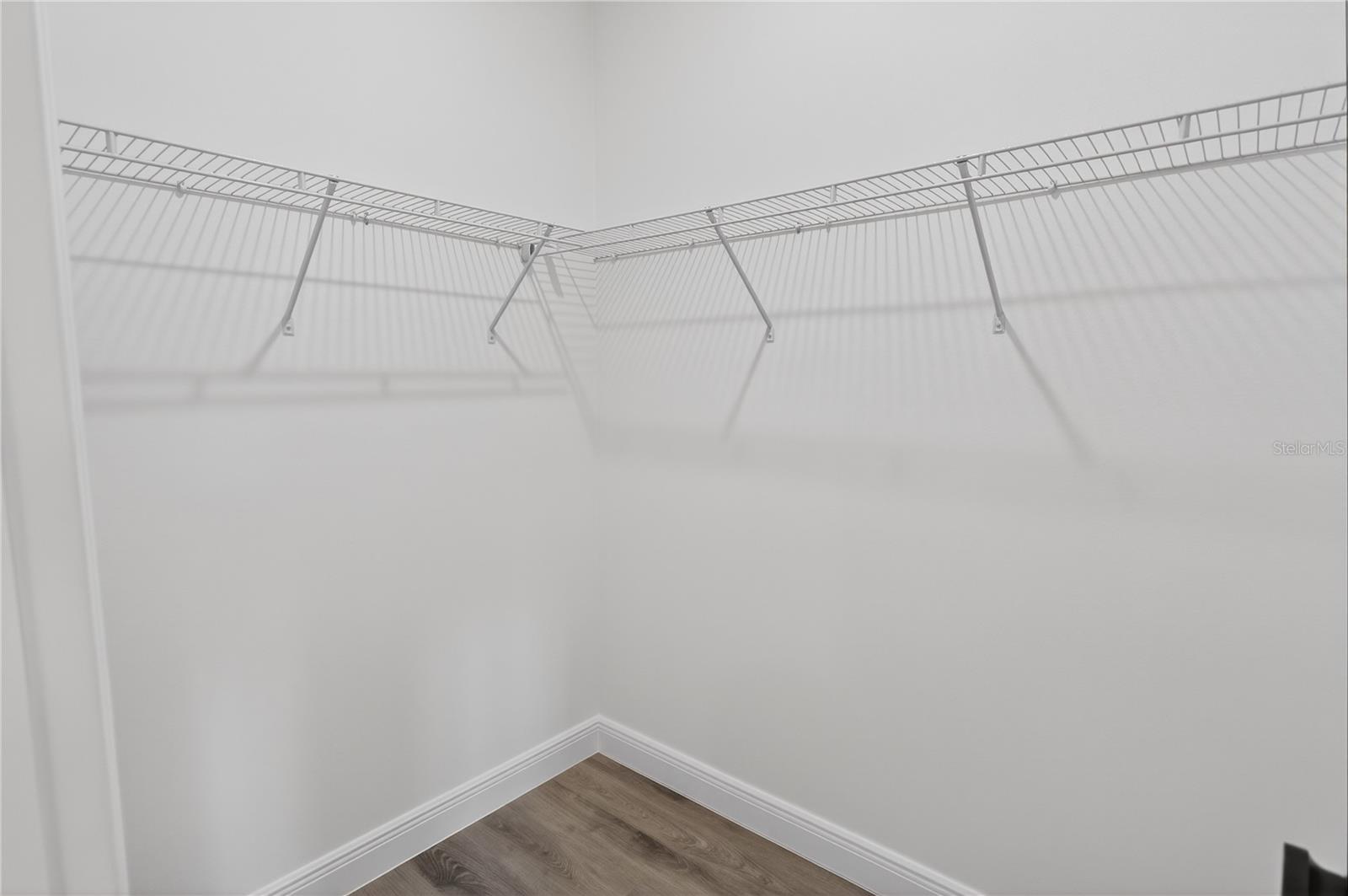 Listing photo id 20 for 3272 Fairbank Drive