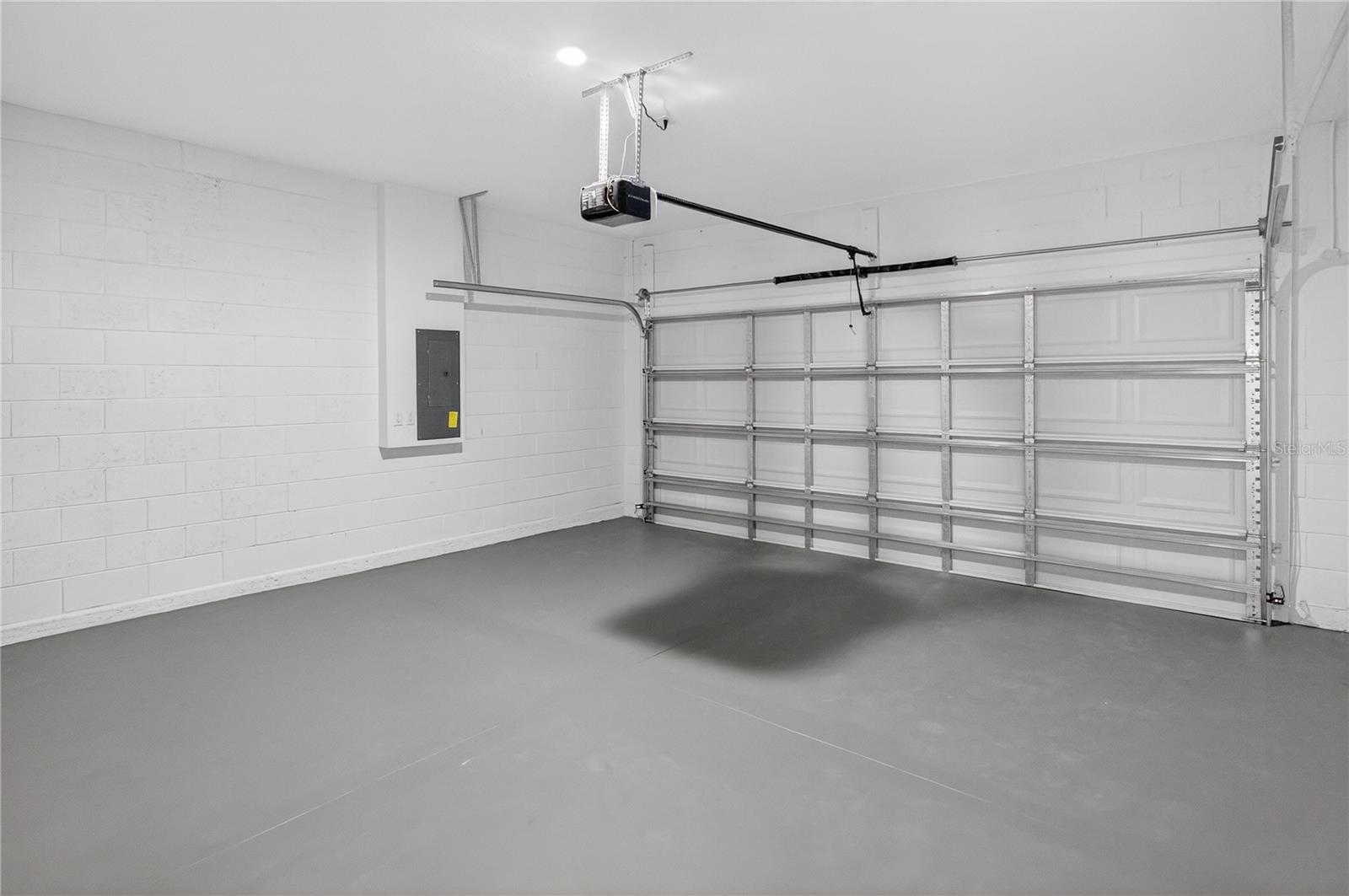 Listing photo id 21 for 3272 Fairbank Drive