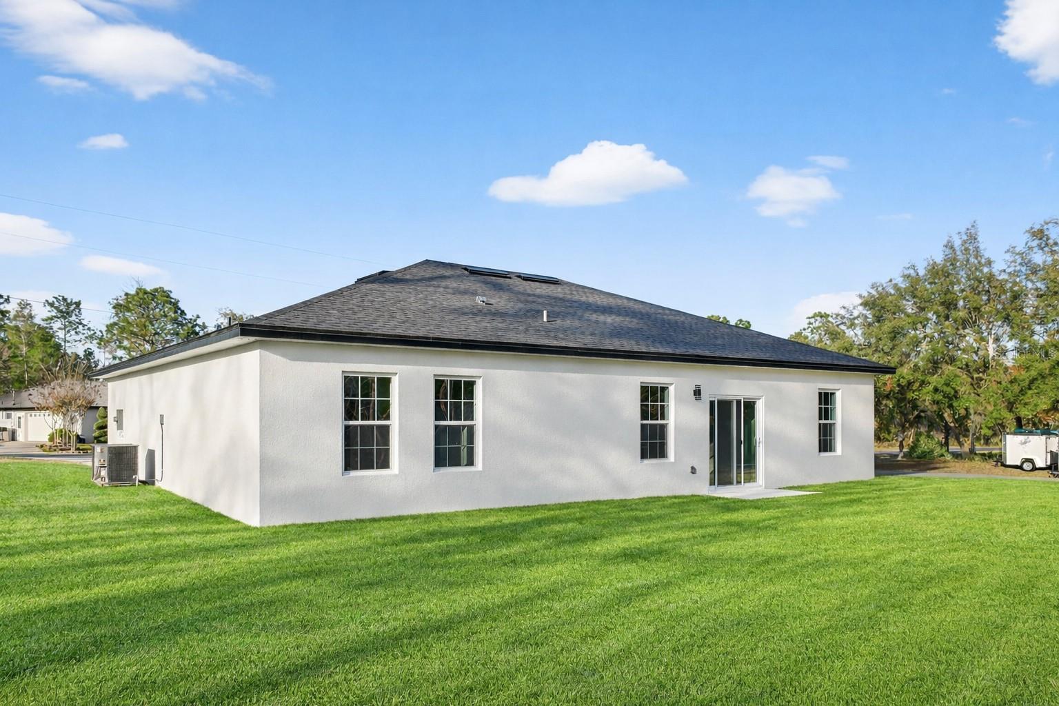 Listing photo id 23 for 3272 Fairbank Drive