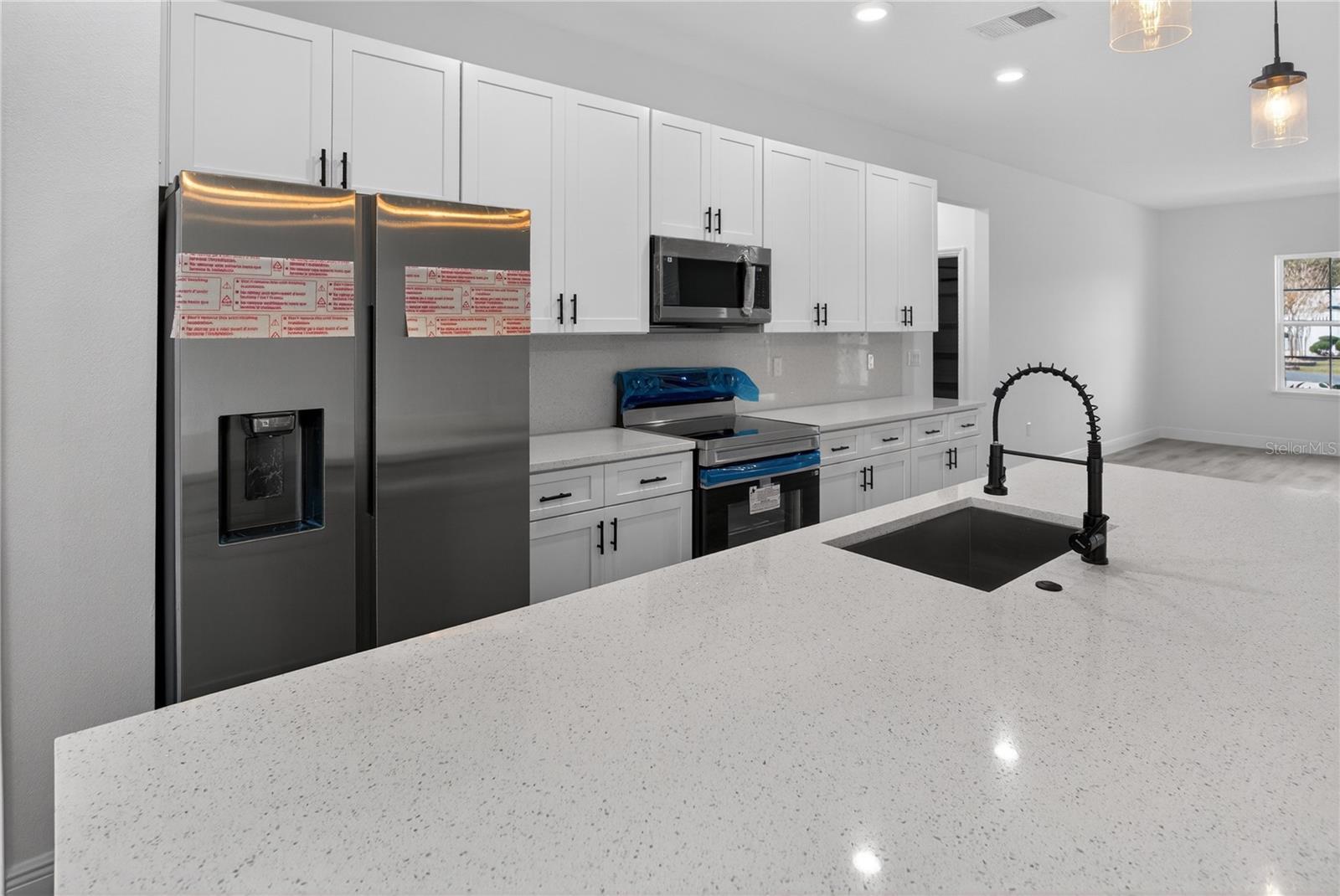 Listing photo id 6 for 3272 Fairbank Drive