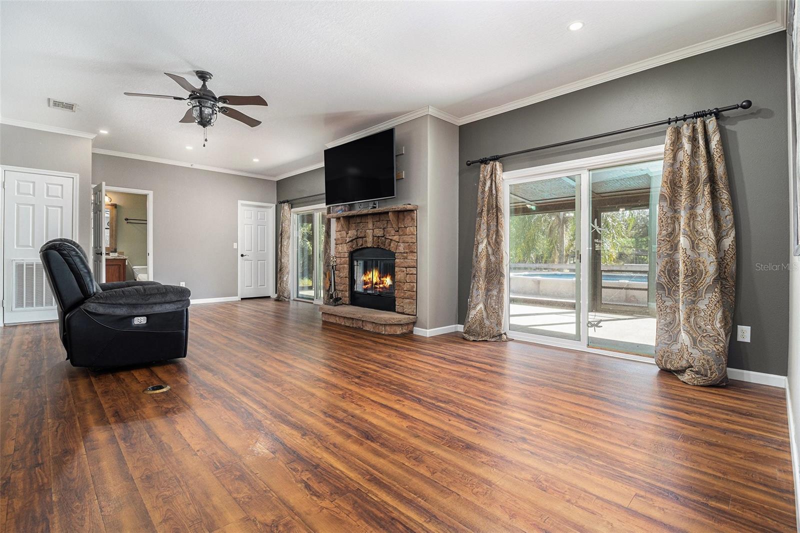 Image 10 of 48 For 1395 Palm Way