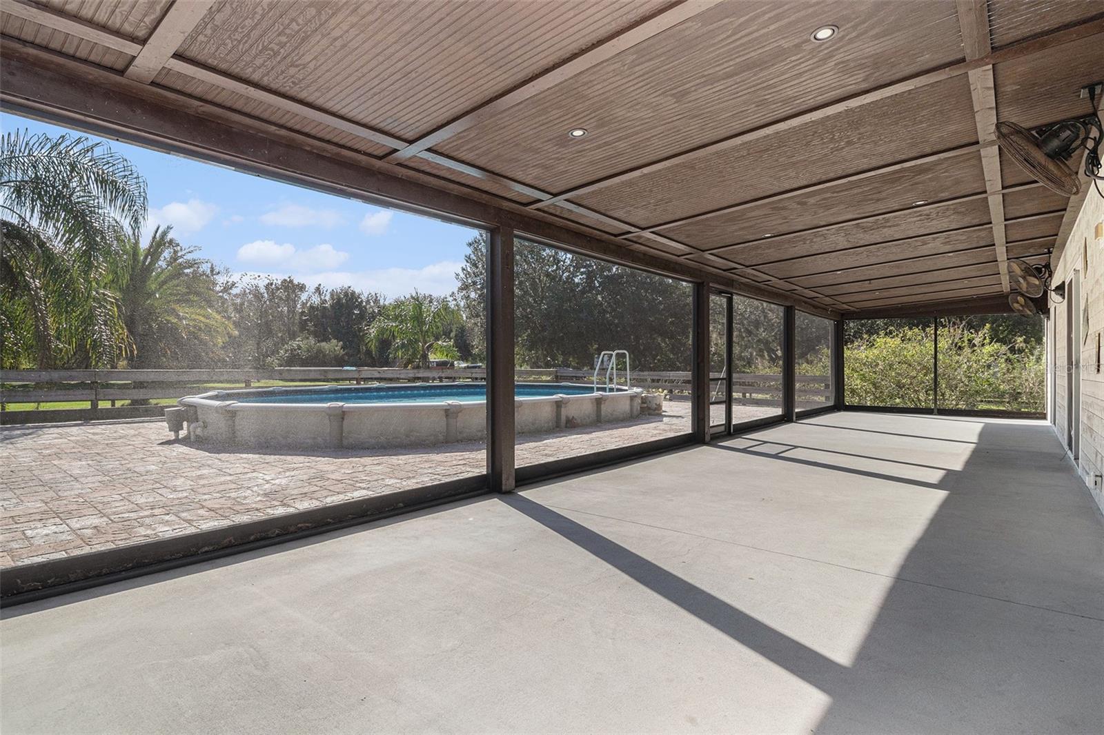 Image 24 of 48 For 1395 Palm Way