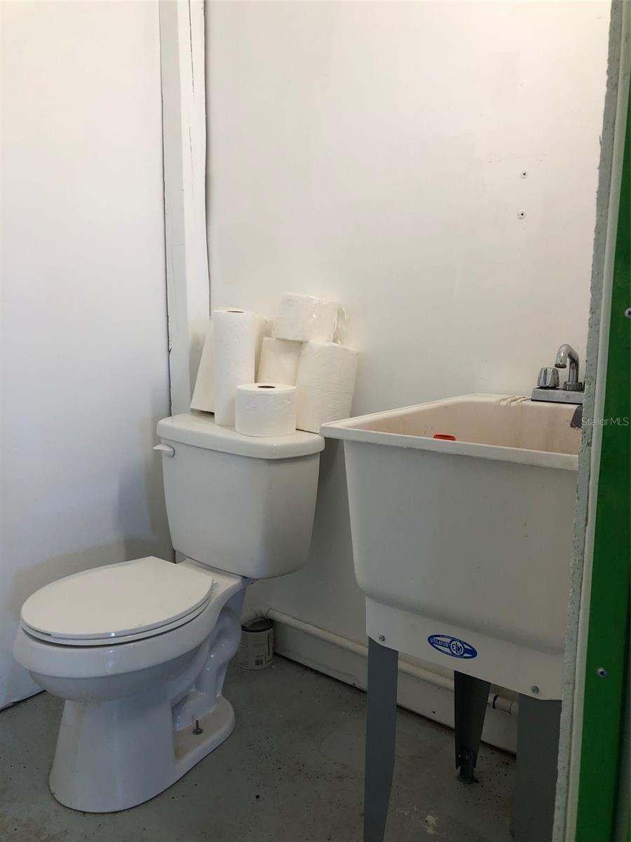 Image 31 of 48 For 1395 Palm Way