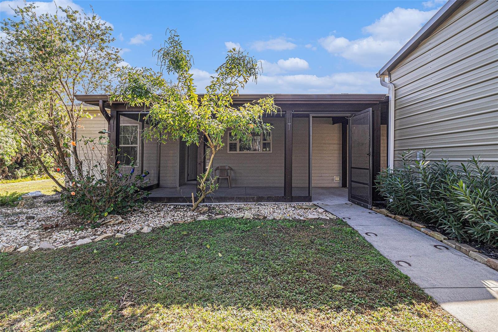 Image 7 of 48 For 1395 Palm Way