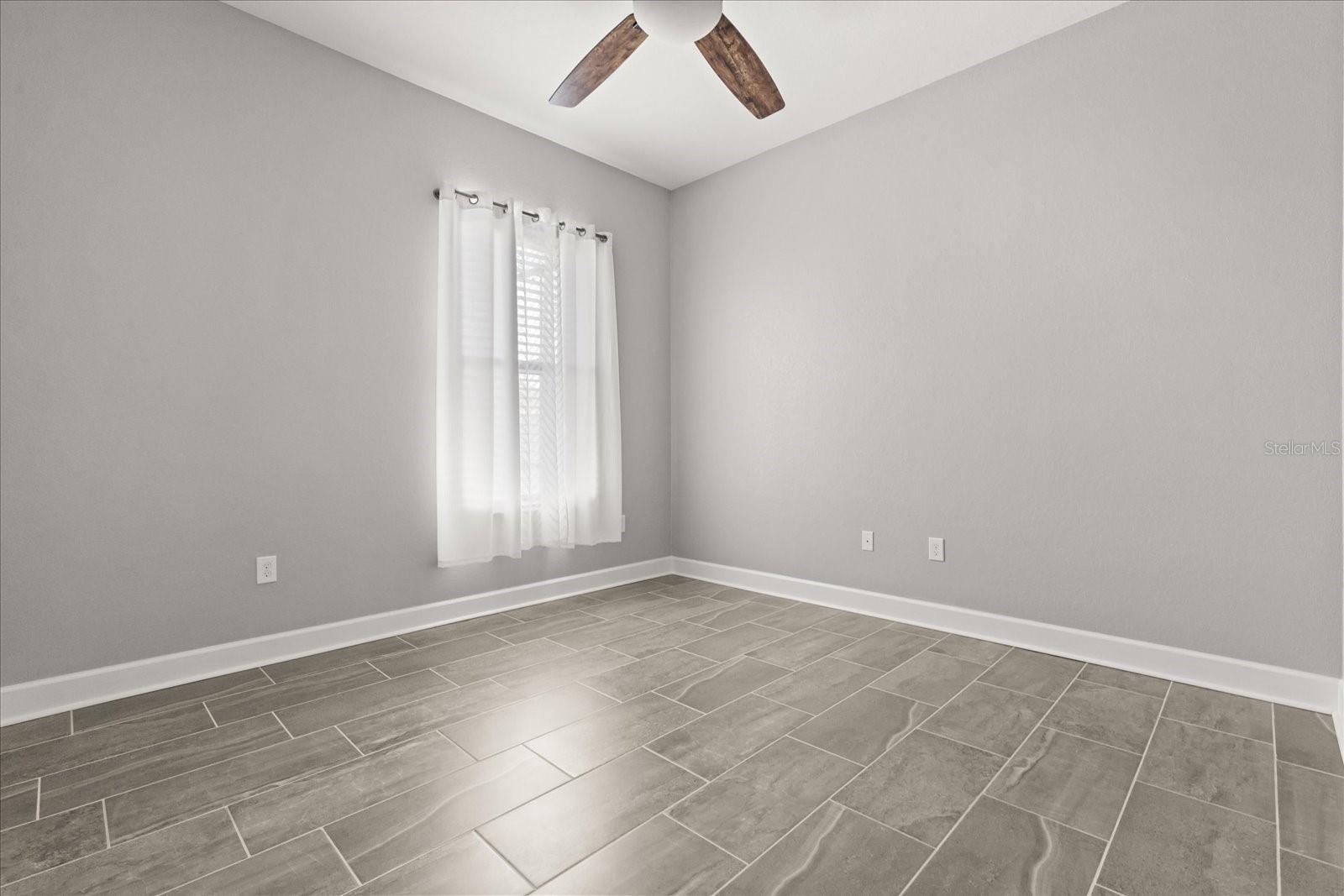 Image 15 of 20 For 303 Lake Mariana Place