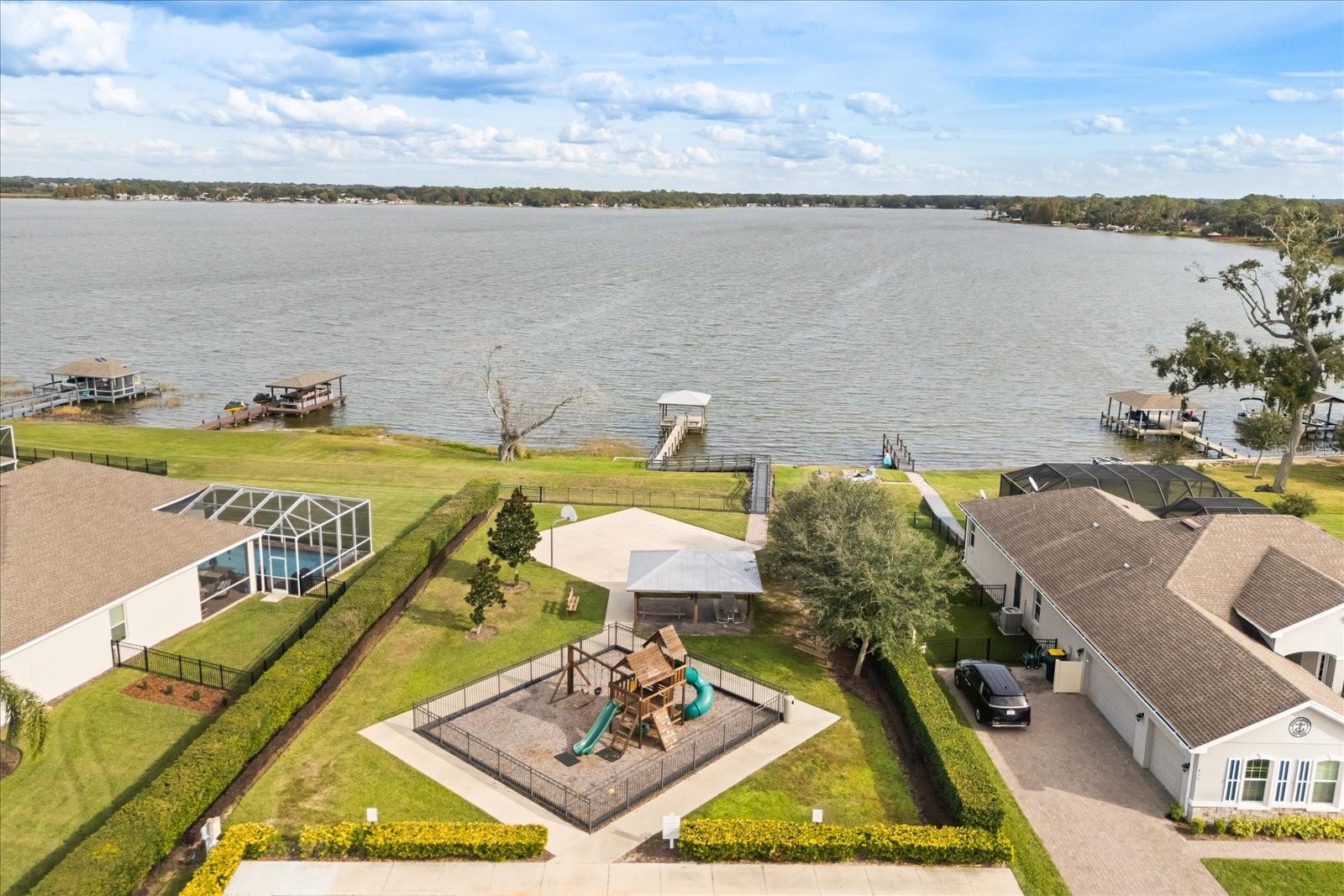 Image 18 of 20 For 303 Lake Mariana Place