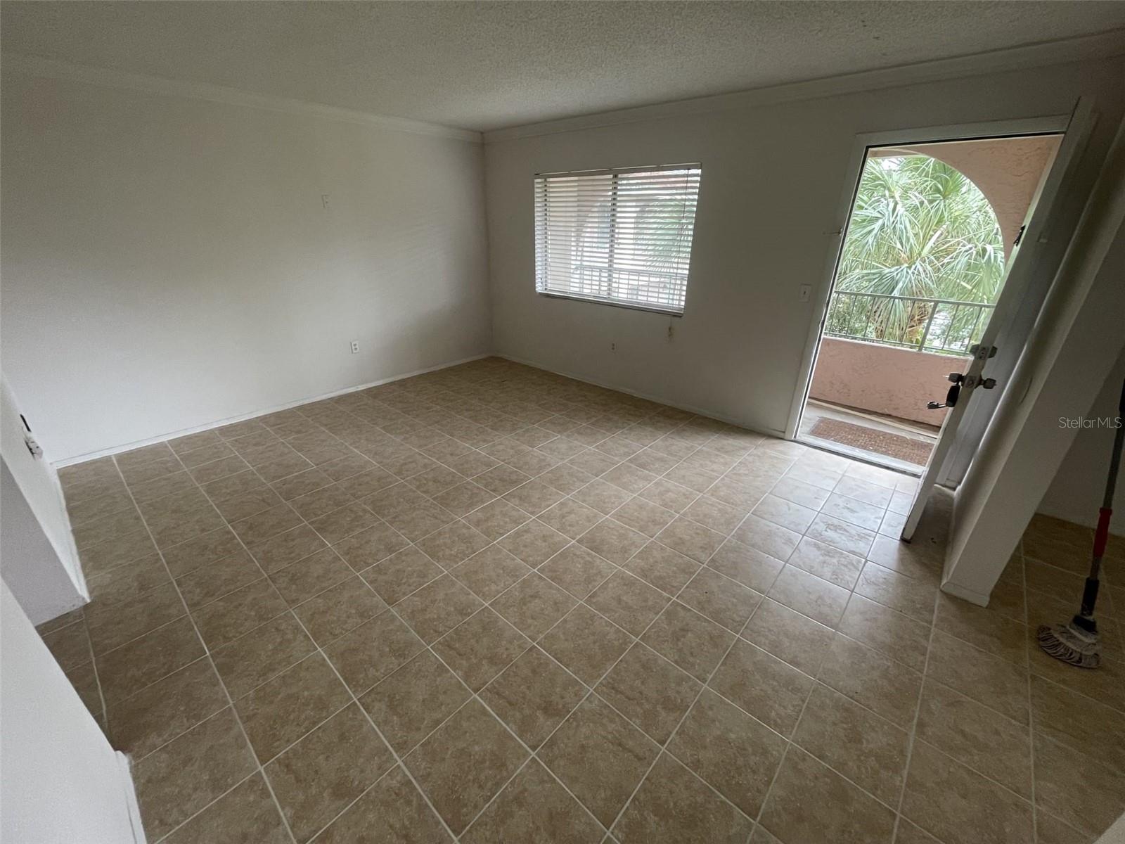 Image 4 of 6 For 139 Oyster Bay Circle 340