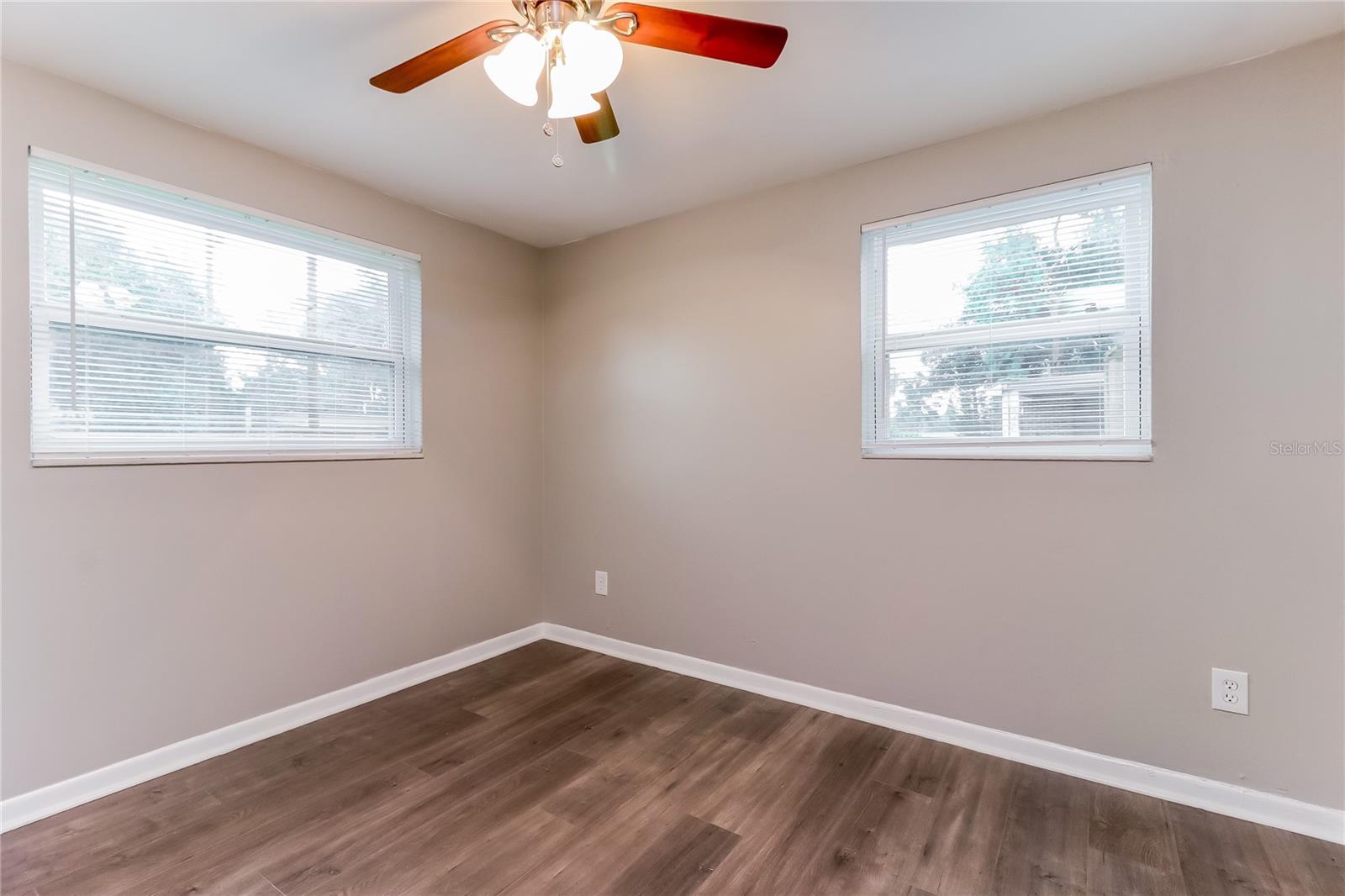 Image 11 of 16 For 921 Hillside Drive