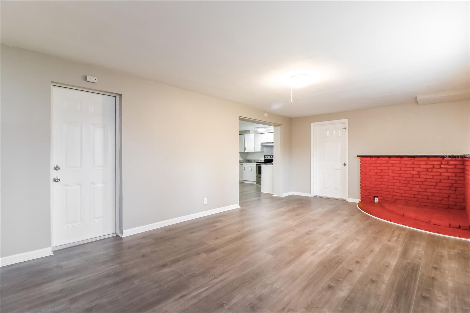 Image 5 of 16 For 921 Hillside Drive