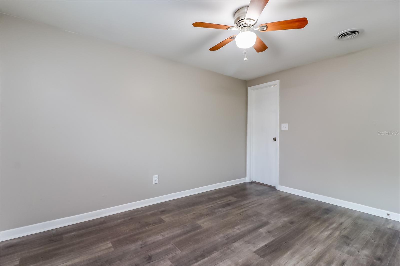 Image 8 of 16 For 921 Hillside Drive