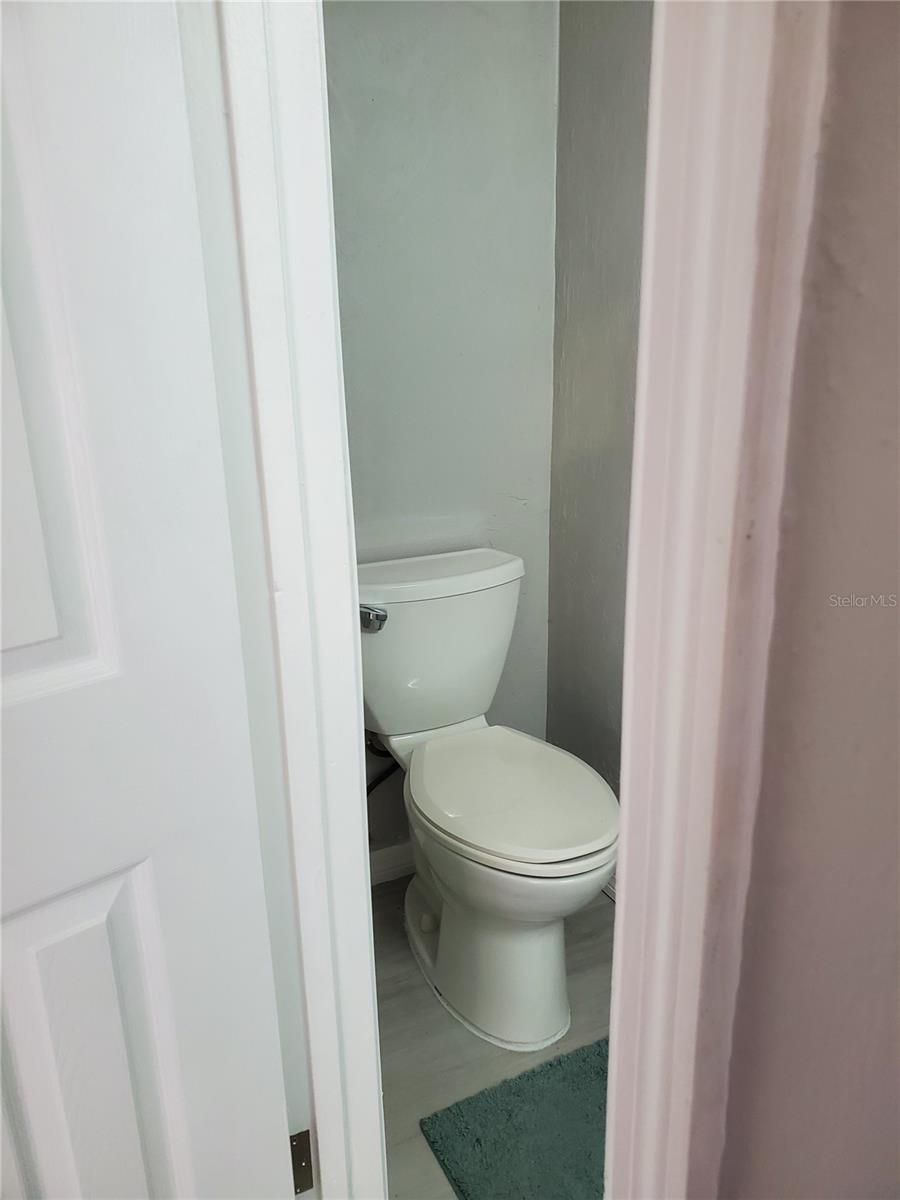 Image 11 of 36 For 107 Springwood Square