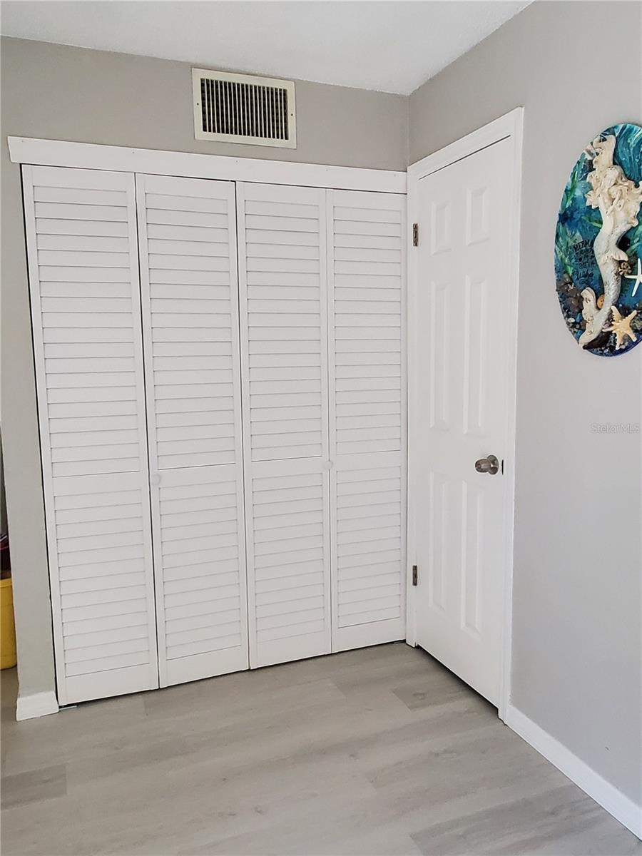 Image 12 of 36 For 107 Springwood Square