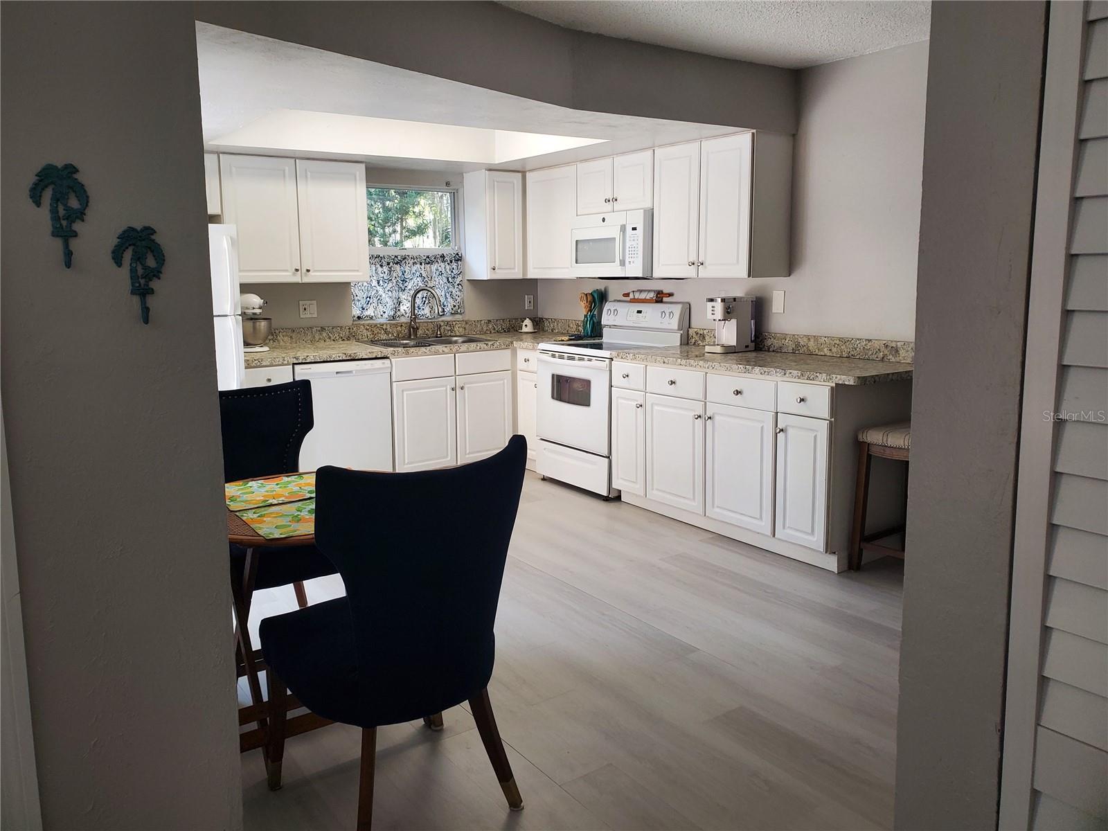 Image 14 of 36 For 107 Springwood Square