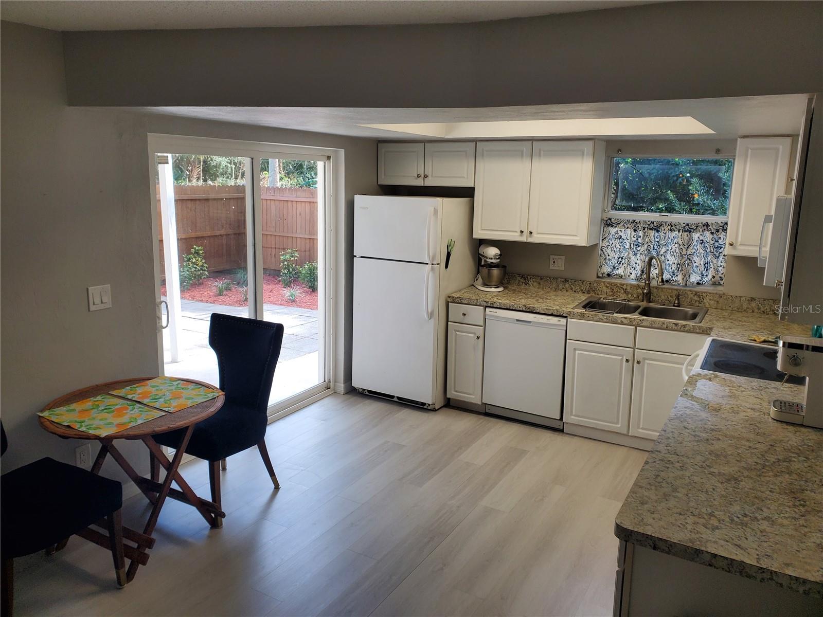 Image 18 of 36 For 107 Springwood Square