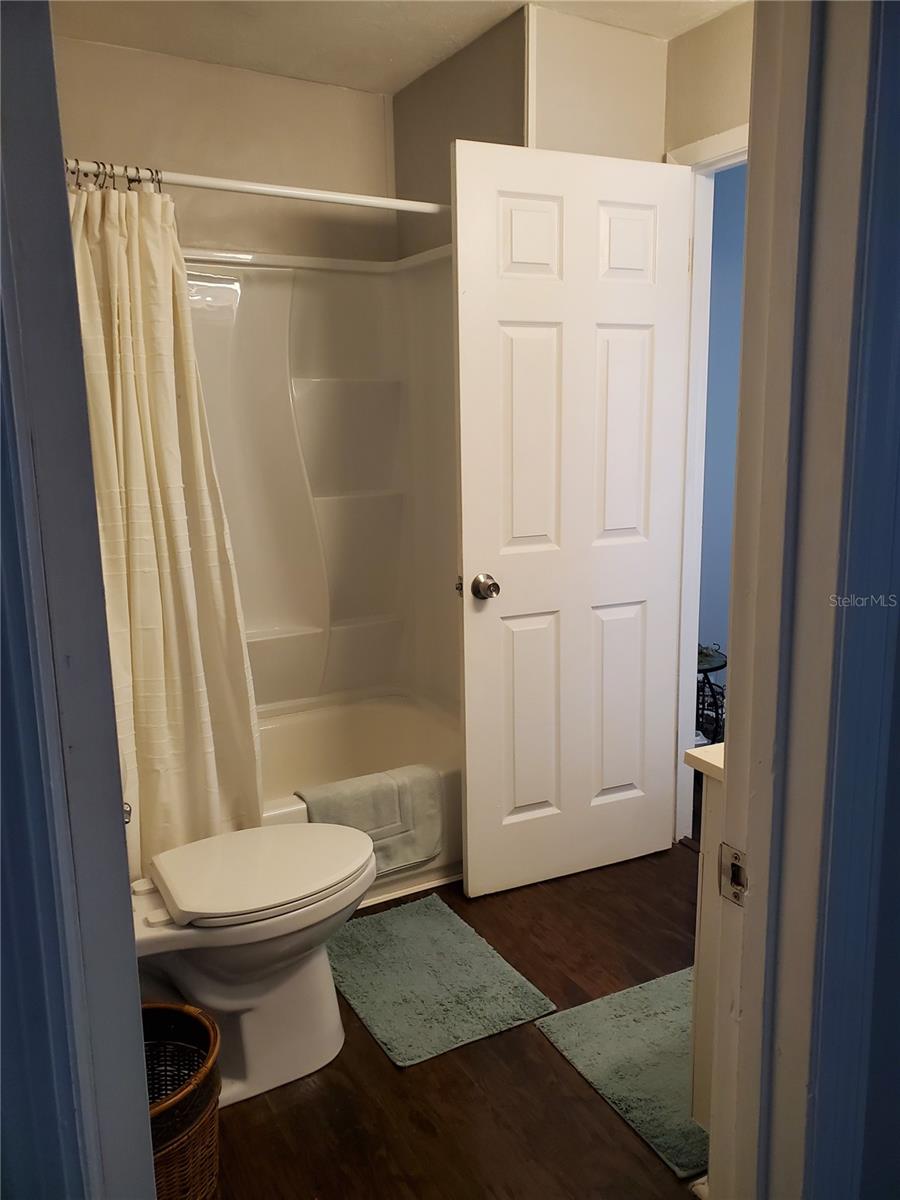 Image 29 of 36 For 107 Springwood Square