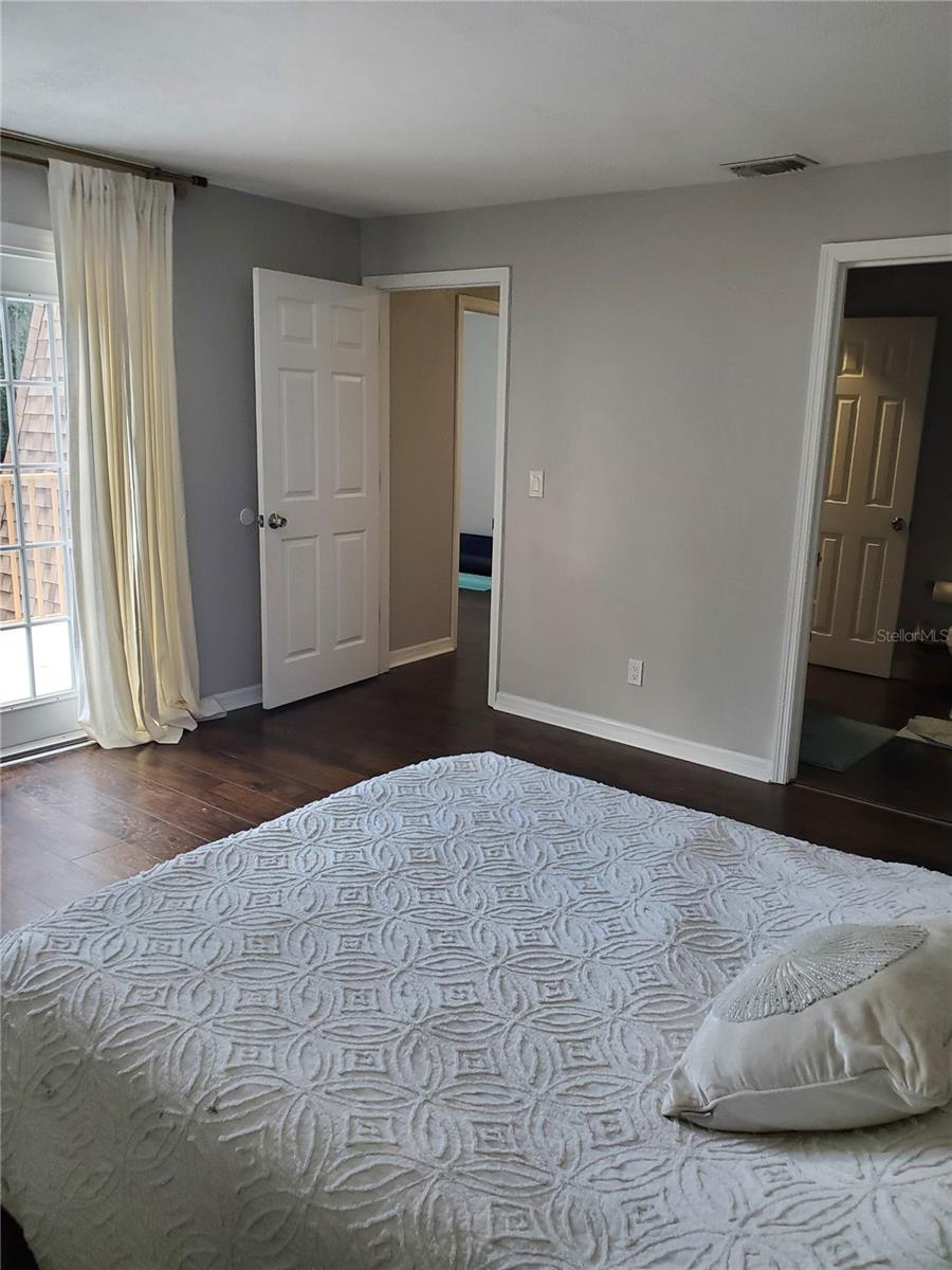 Image 35 of 36 For 107 Springwood Square