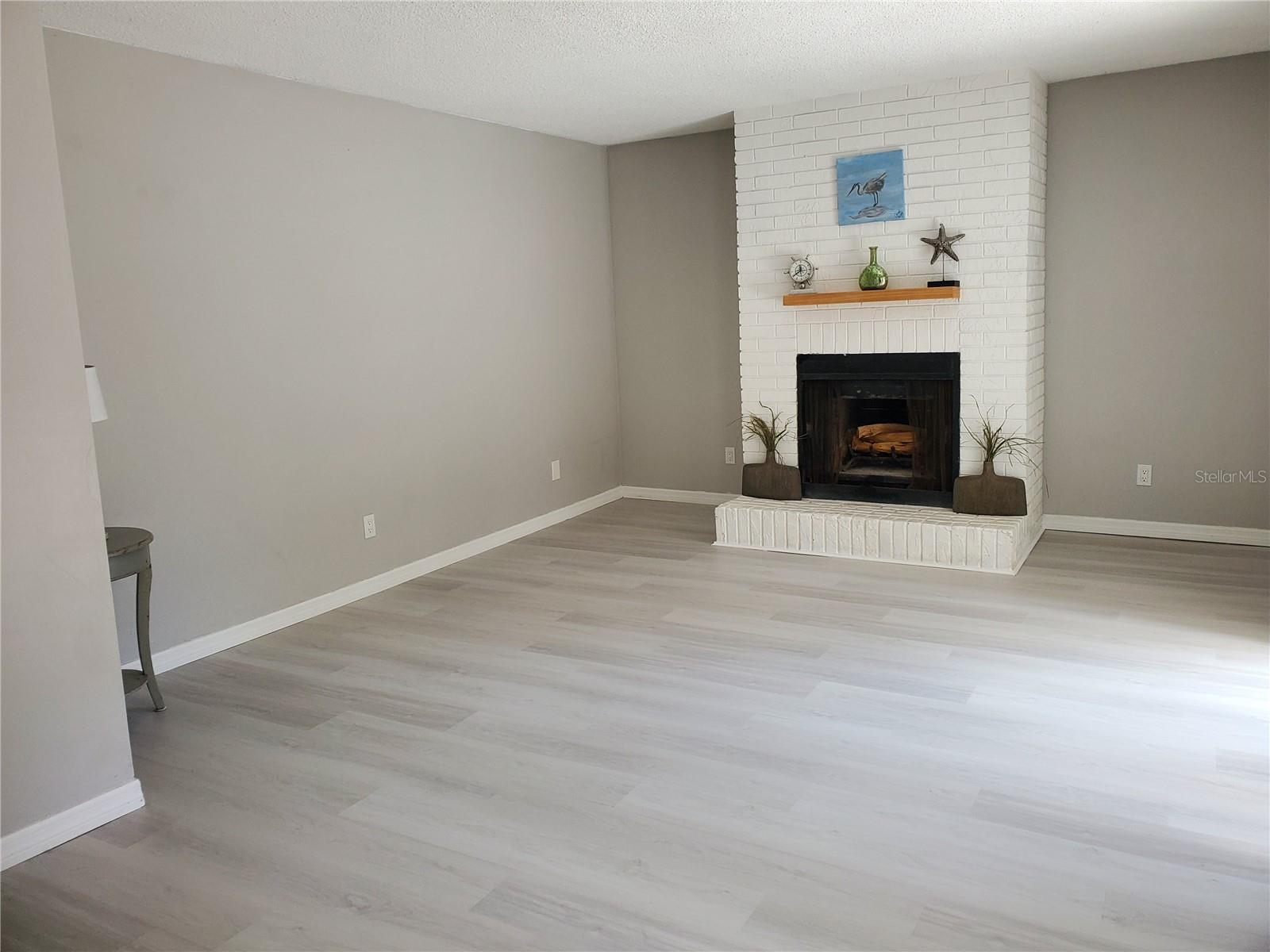 Image 8 of 36 For 107 Springwood Square