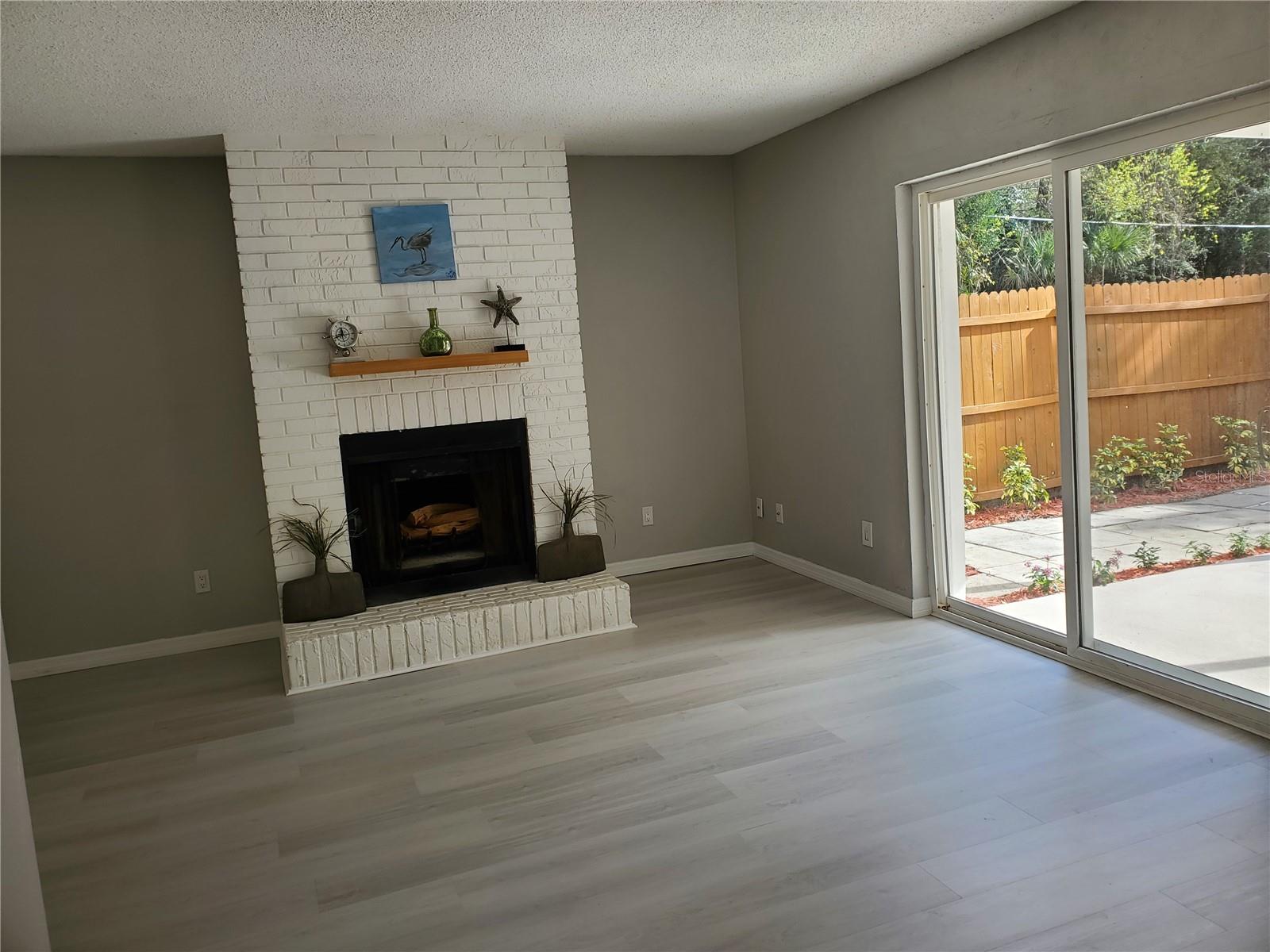 Image 9 of 36 For 107 Springwood Square