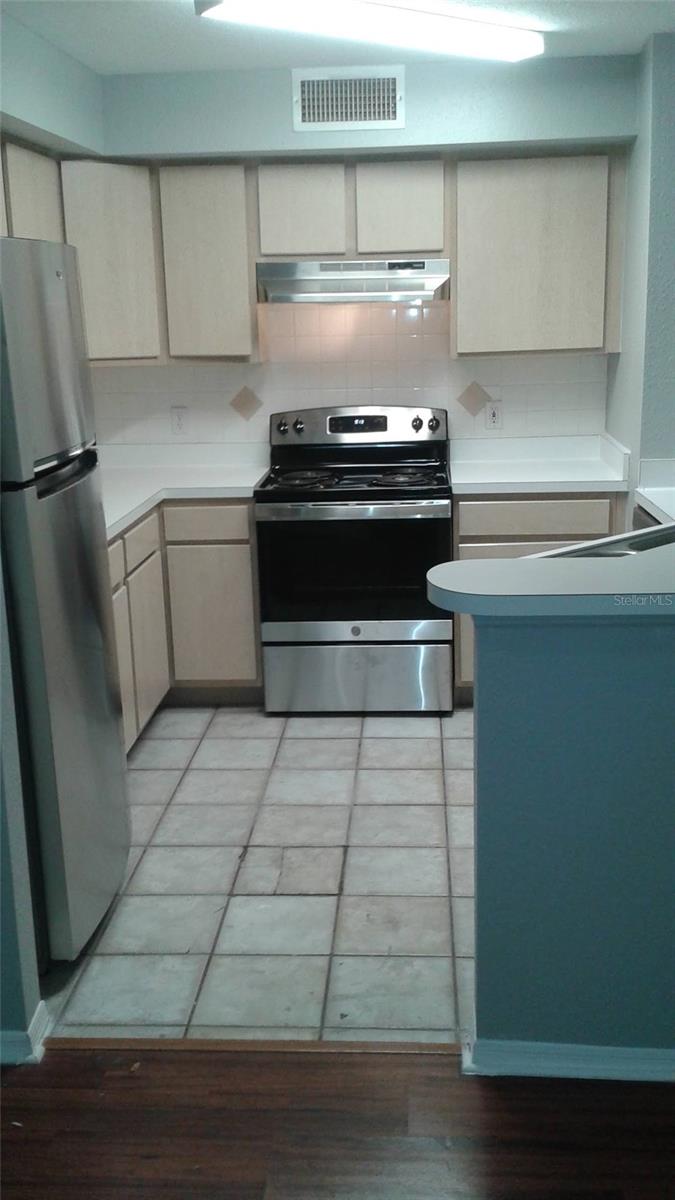 Image 14 of 26 For 829 Camargo Way 203