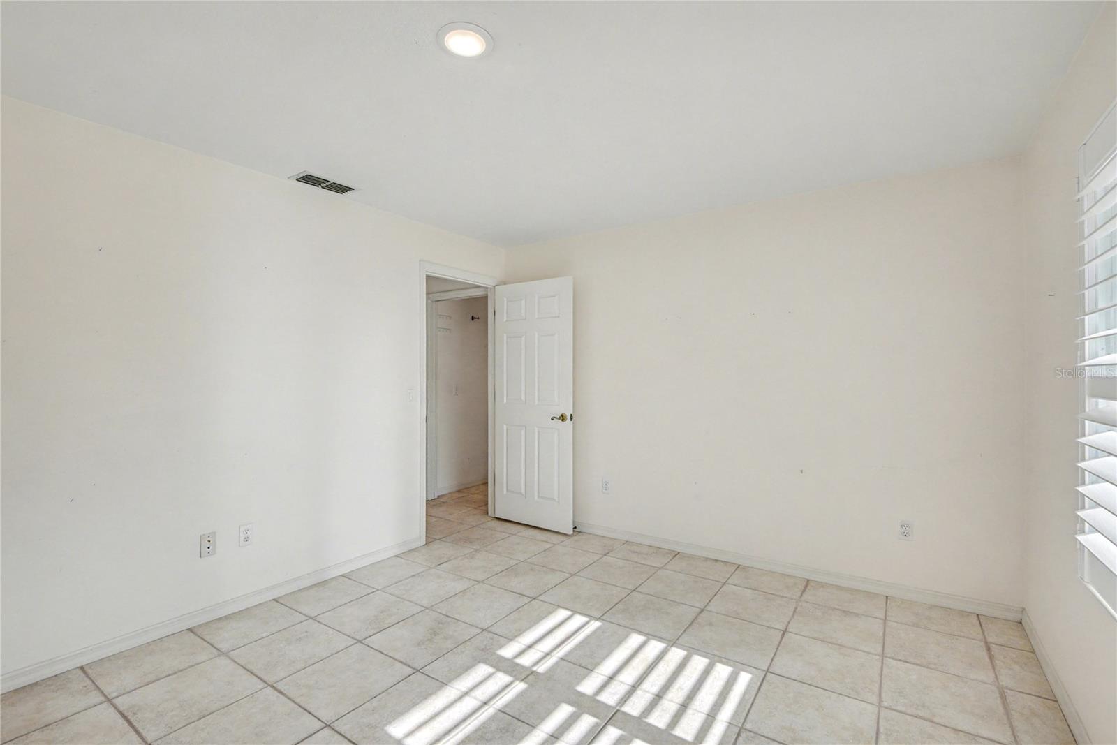 Image 24 of 61 For 1928 Southcreek Boulevard