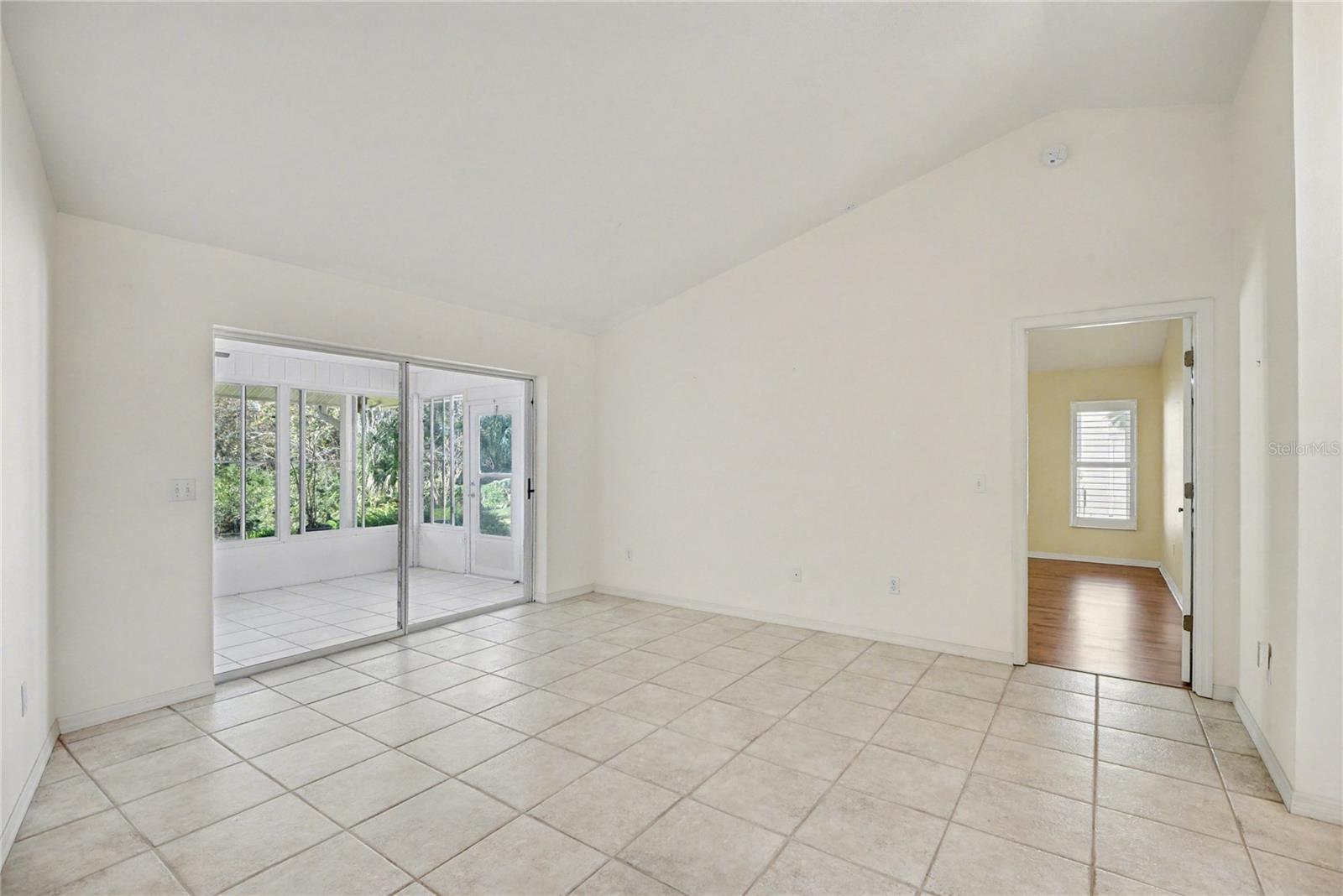 Image 6 of 61 For 1928 Southcreek Boulevard