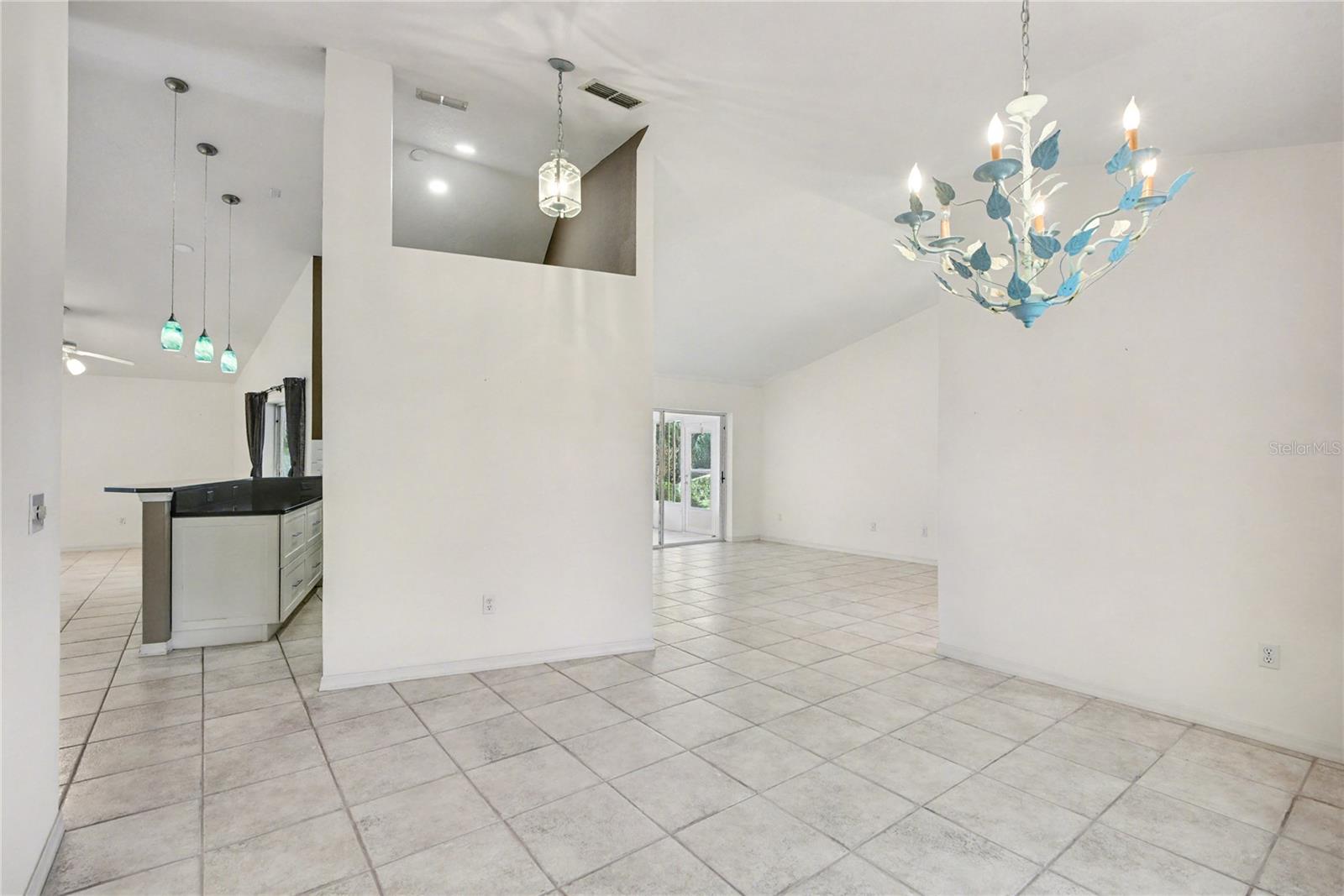 Image 7 of 61 For 1928 Southcreek Boulevard