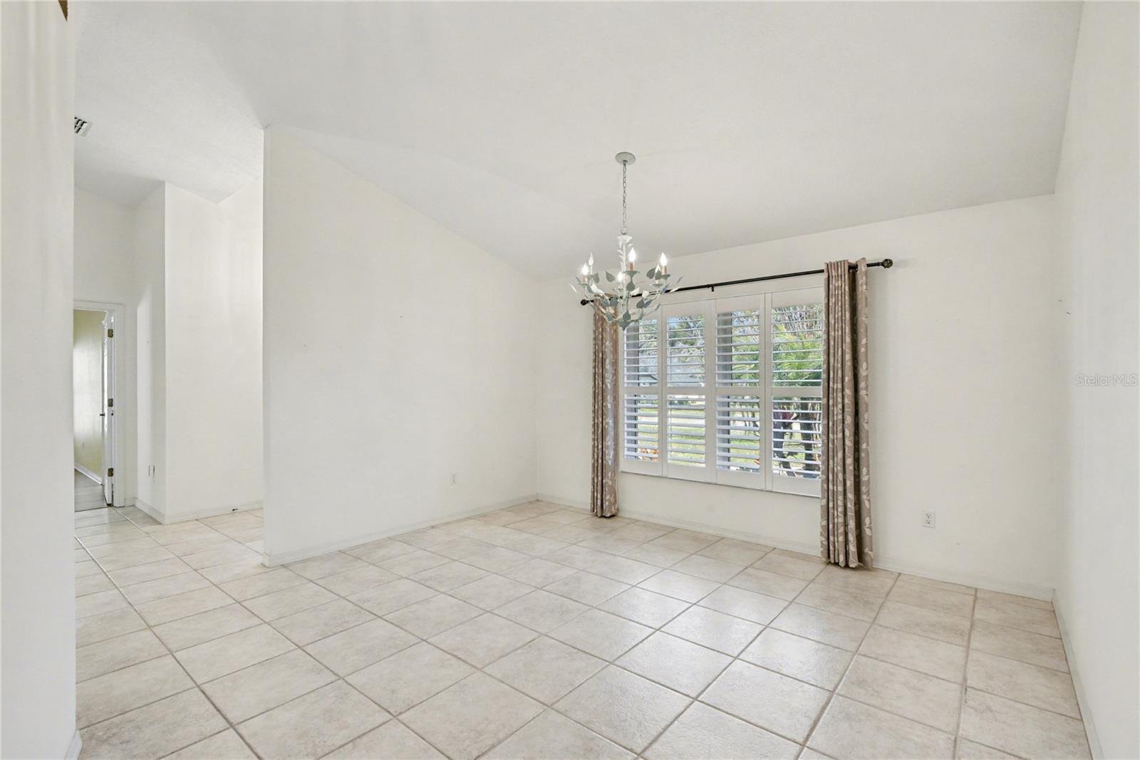 Image 8 of 61 For 1928 Southcreek Boulevard