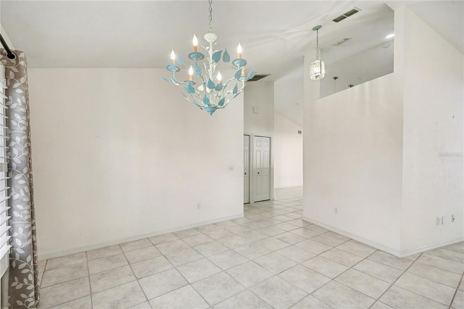 Image 9 of 61 For 1928 Southcreek Boulevard