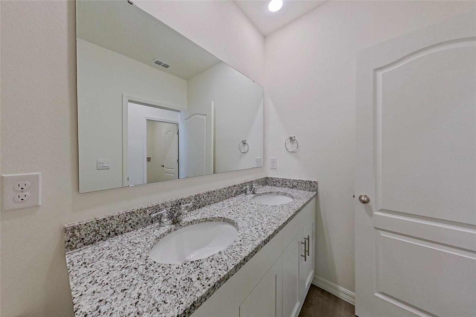 Image 22 of 28 For 31981 Katelin Circle