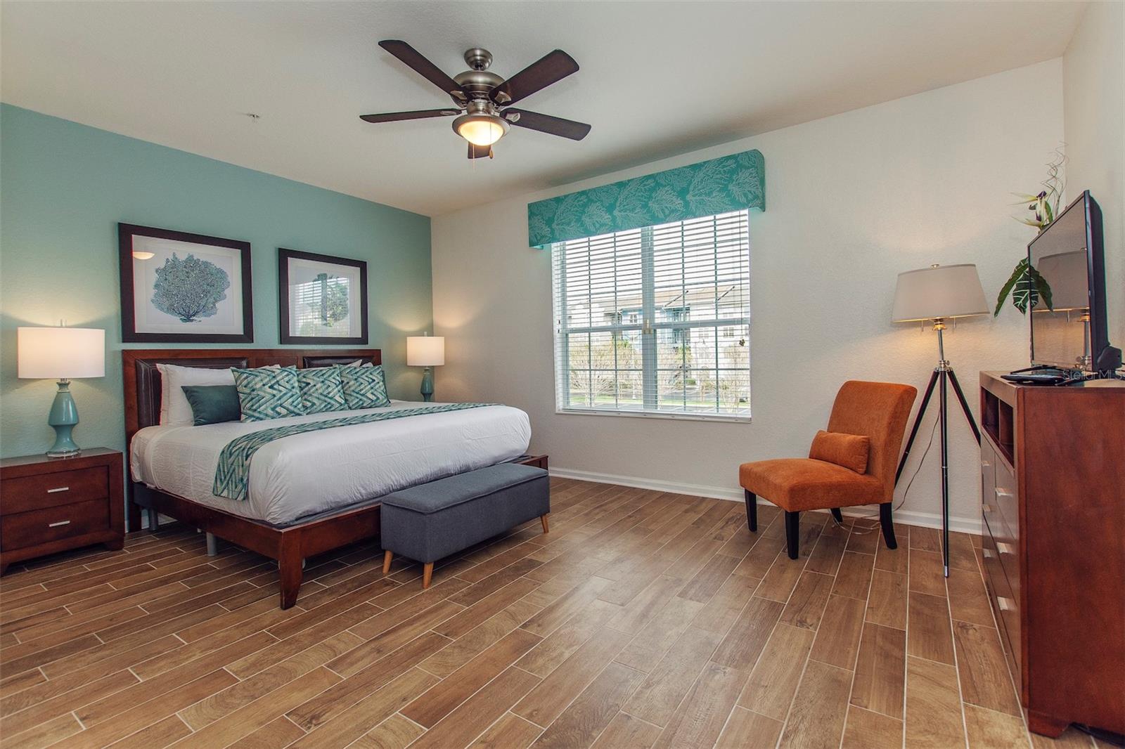 Image 11 of 56 For 4840 Cayview Avenue 203