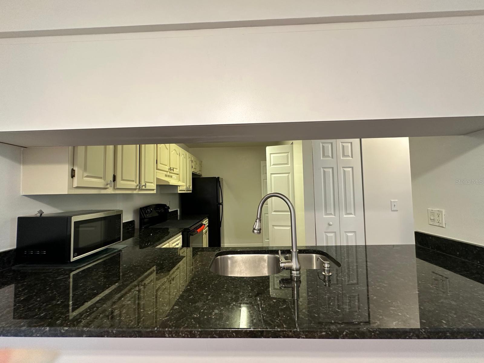 Image 17 of 43 For 602 Kenwick Circle 205