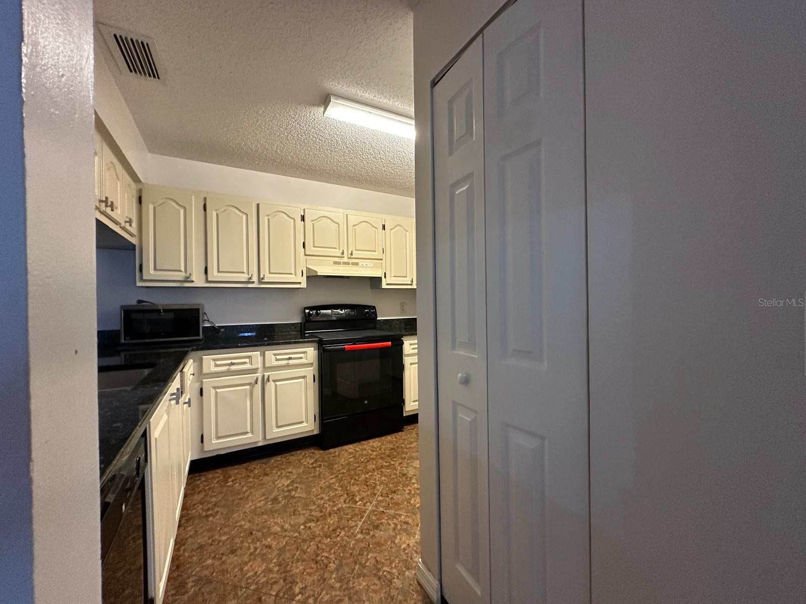 Image 18 of 43 For 602 Kenwick Circle 205